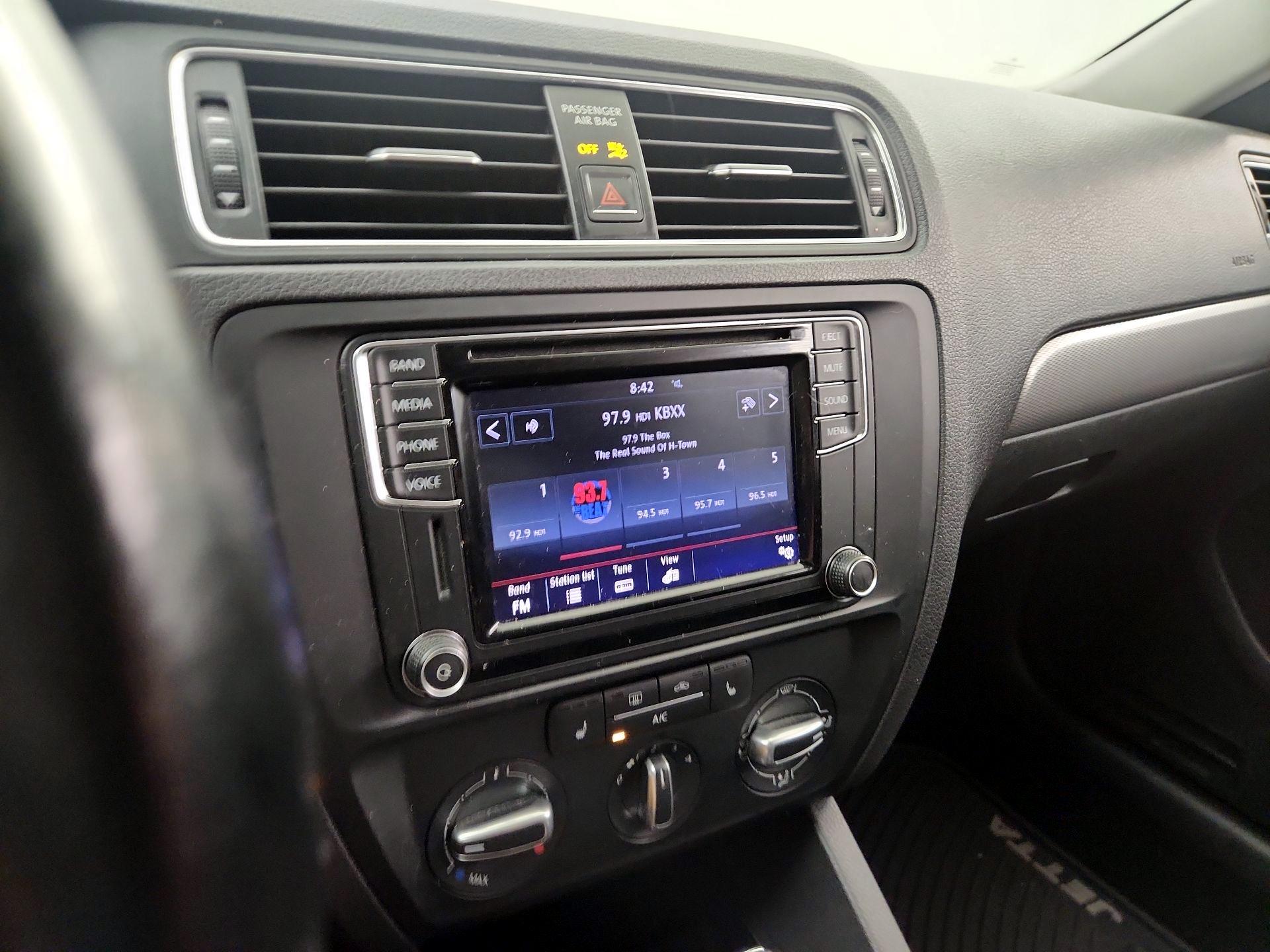 Thumbnail: 2017 Volkswagen Jetta - 15