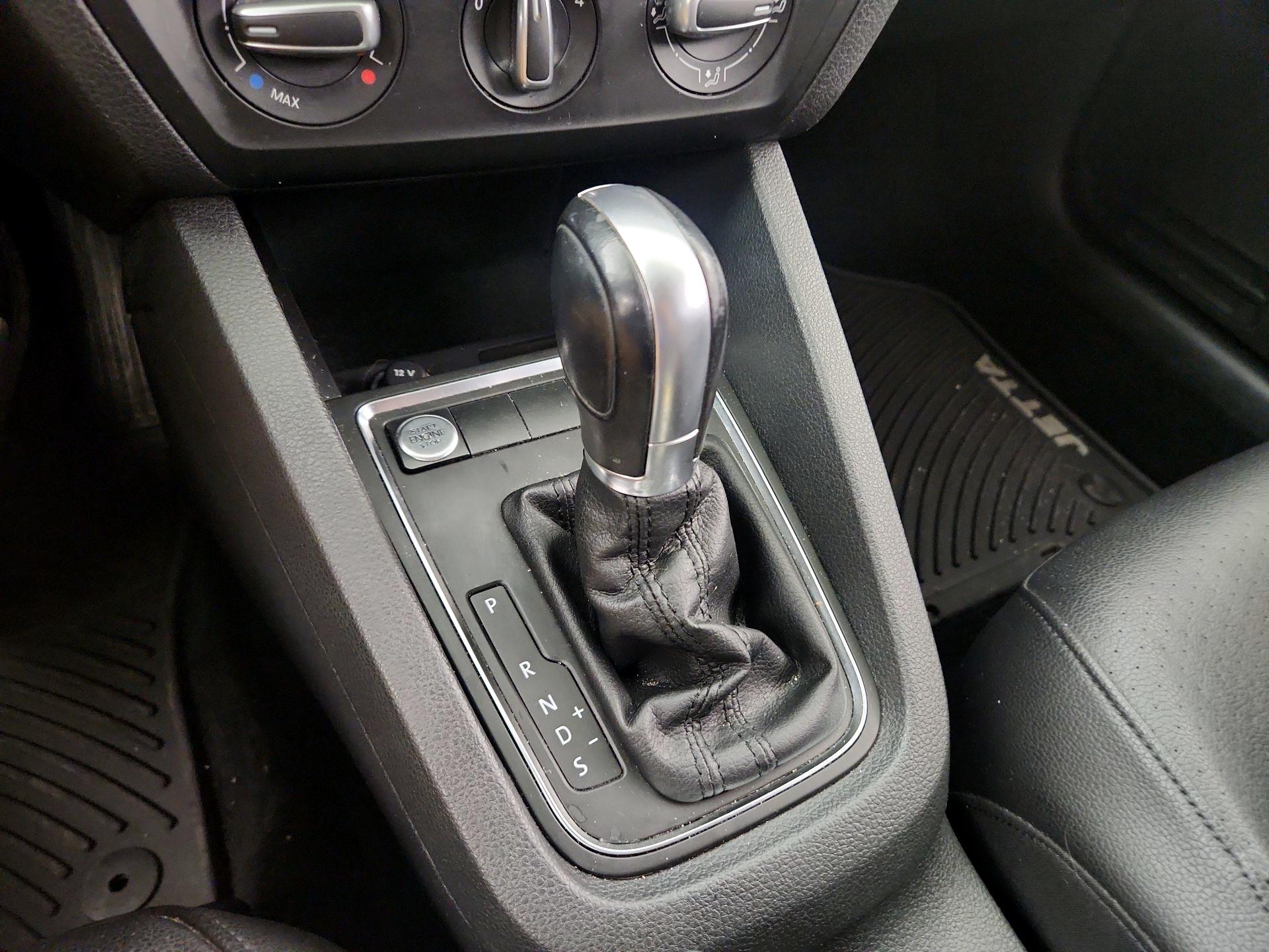 Thumbnail: 2017 Volkswagen Jetta - 17