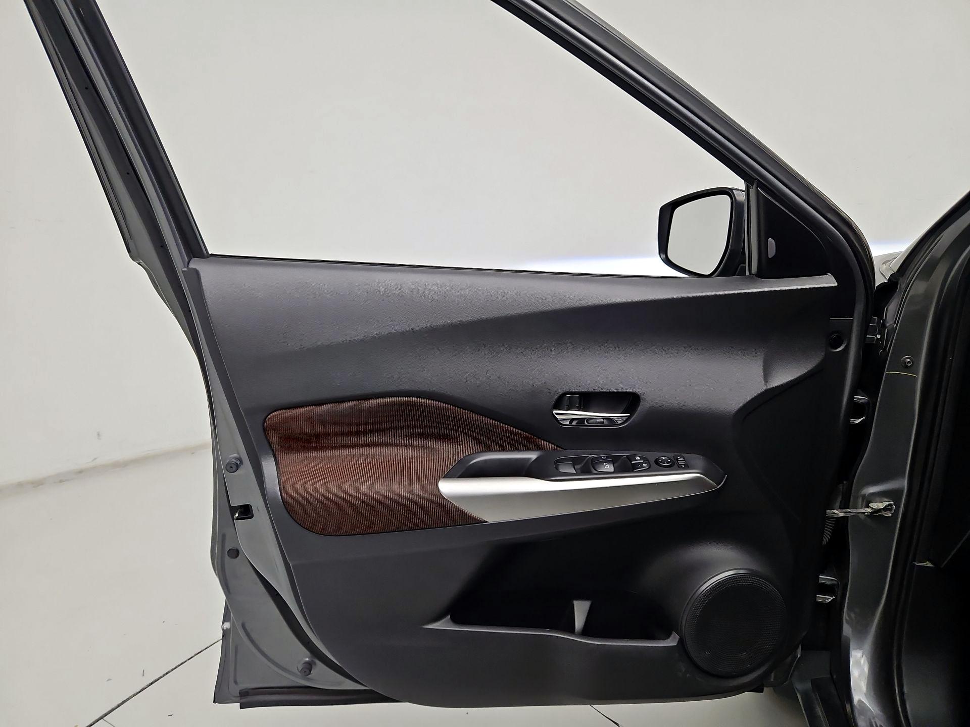 Thumbnail: 2020 Nissan Kicks - 12