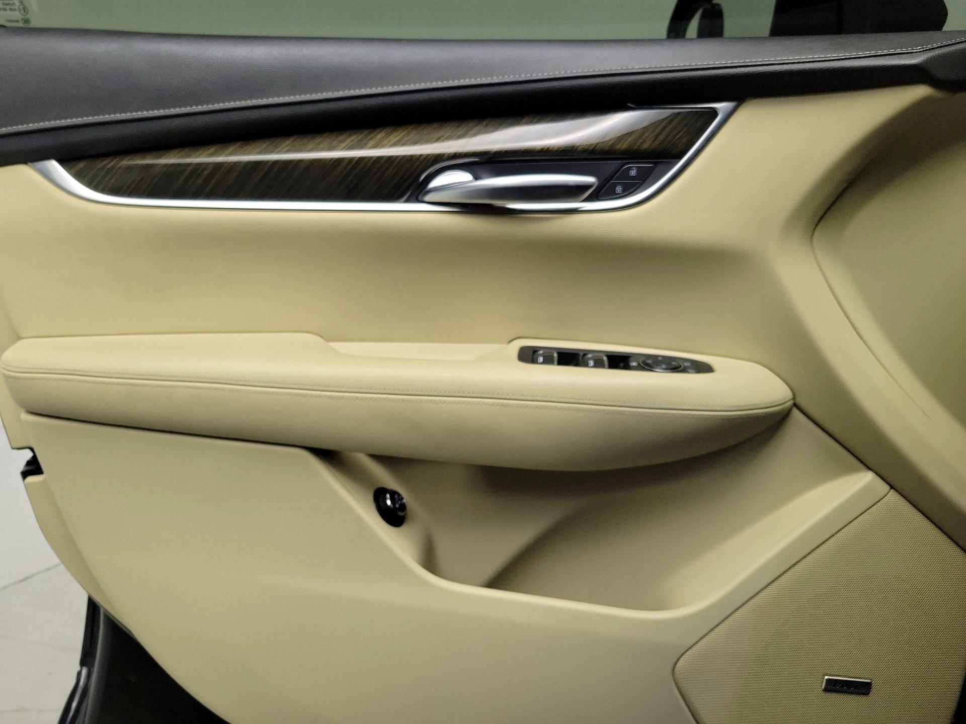 Thumbnail: 2019 Cadillac XT5 - 12