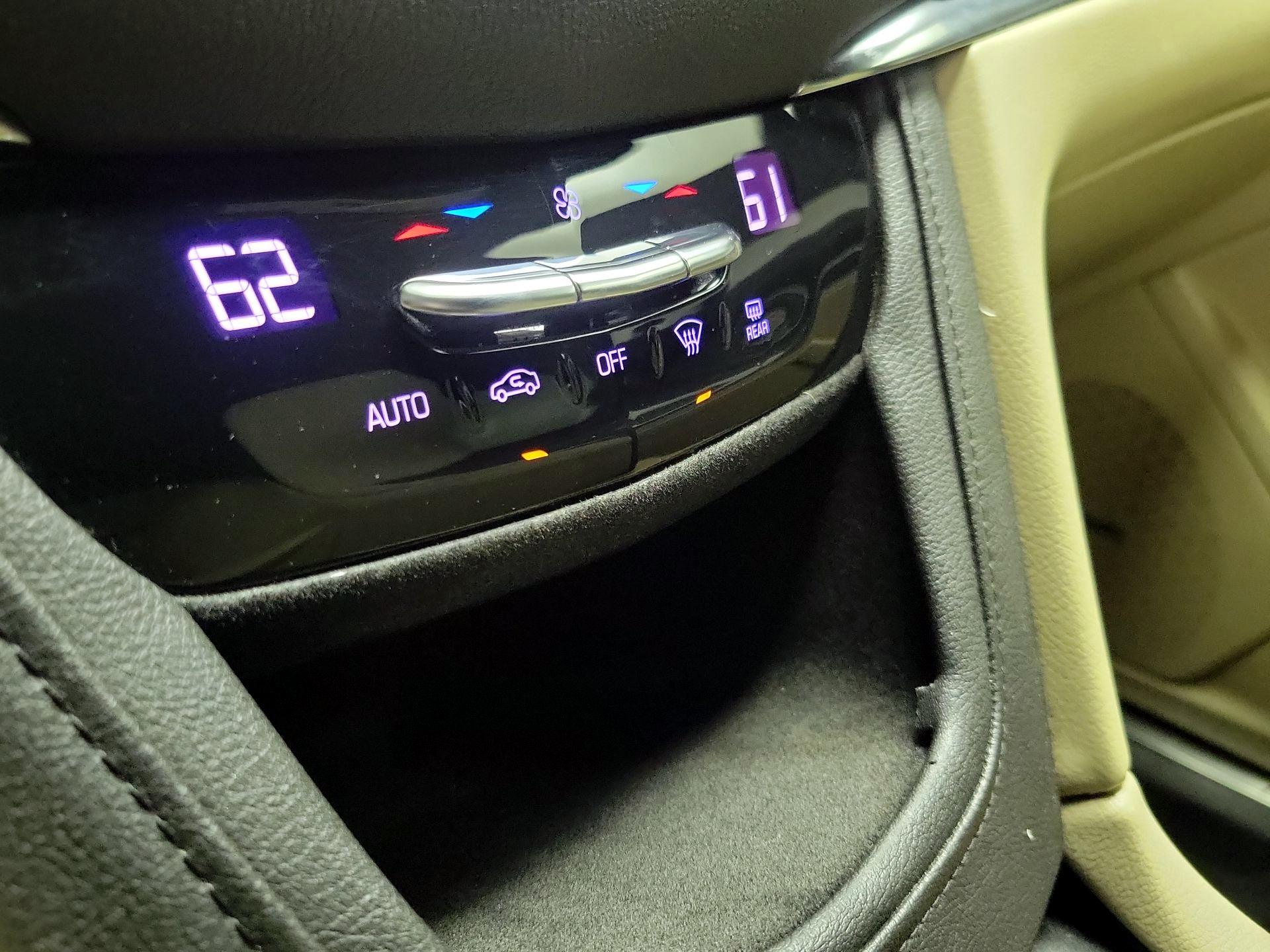 Thumbnail: 2019 Cadillac XT5 - 17