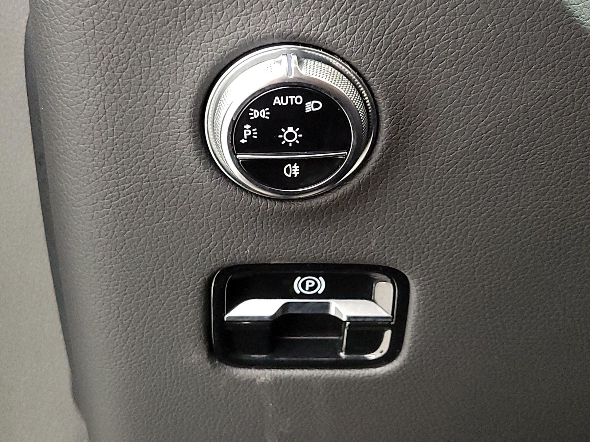 Thumbnail: 2024 Mercedes-Benz GLC - 13