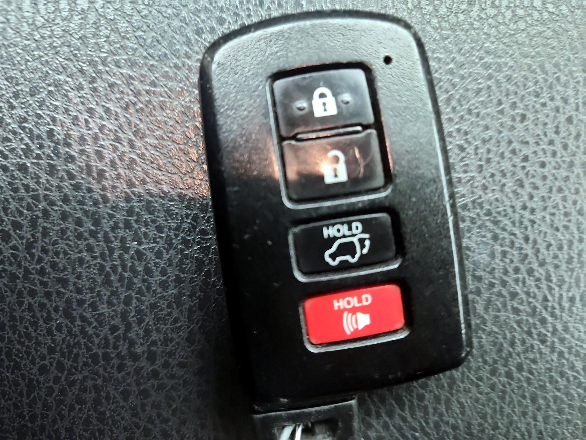 Thumbnail: 2018 Toyota Highlander - 18