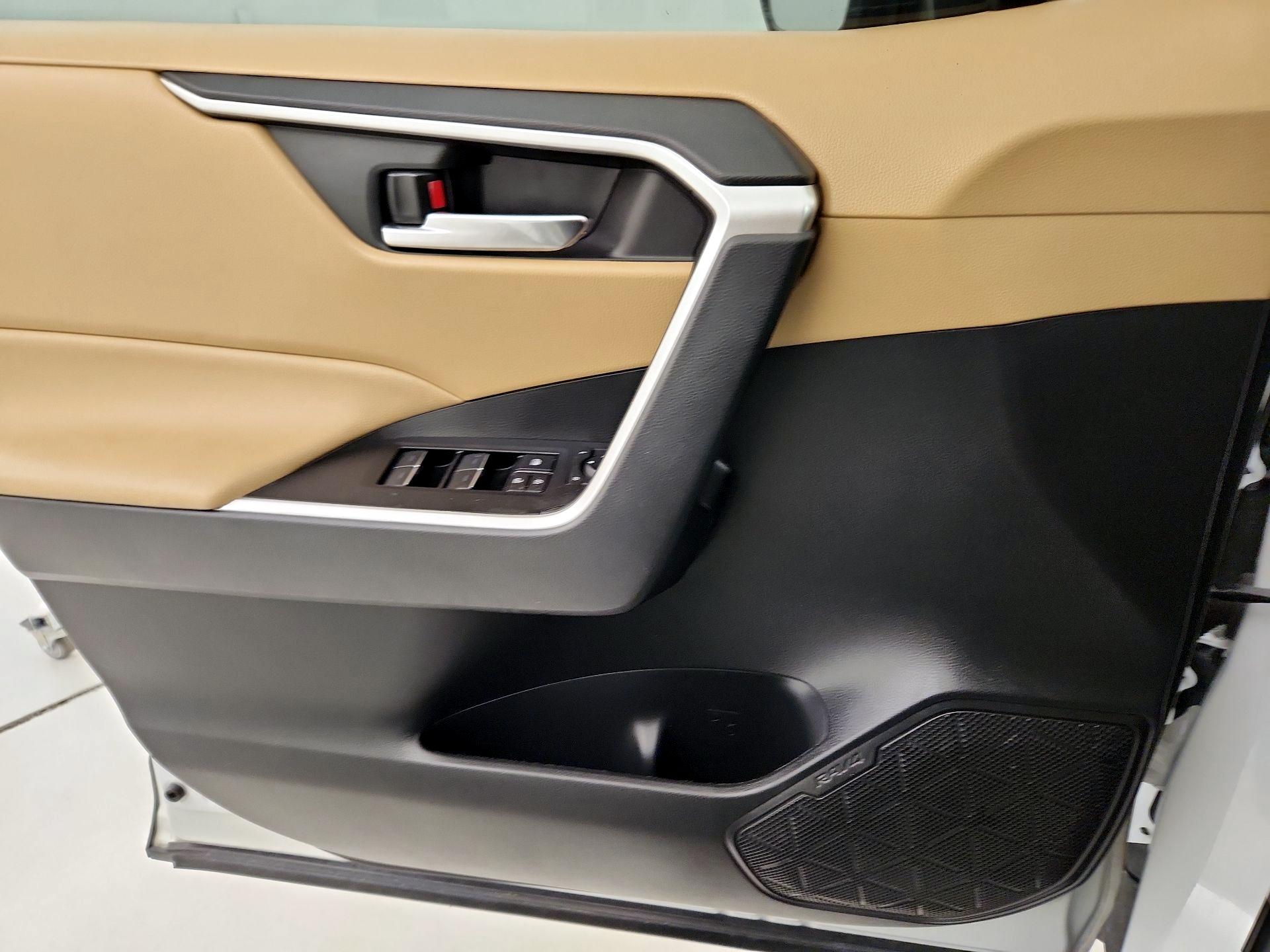 Thumbnail: 2023 Toyota RAV4 - 12