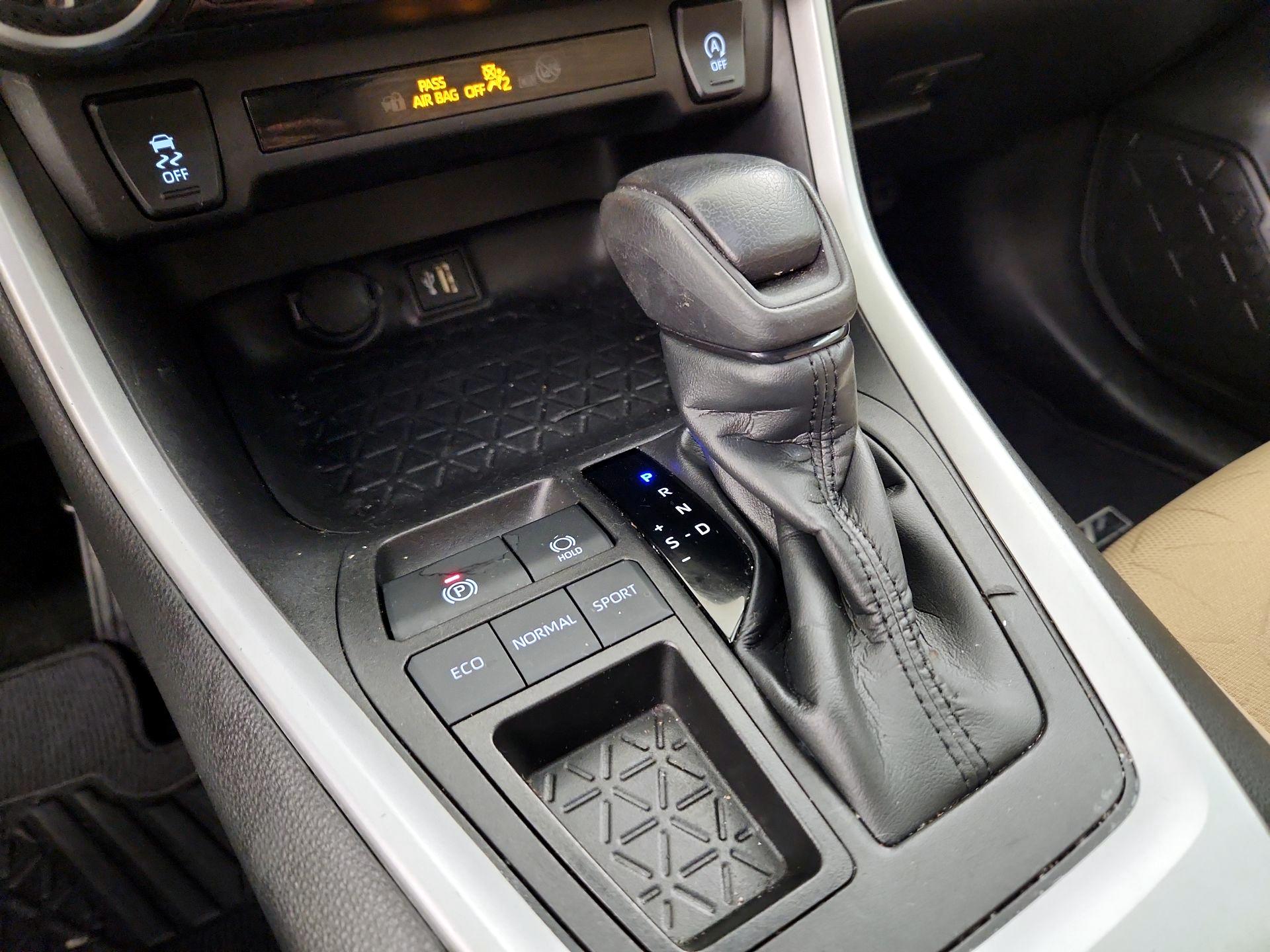 Thumbnail: 2023 Toyota RAV4 - 17