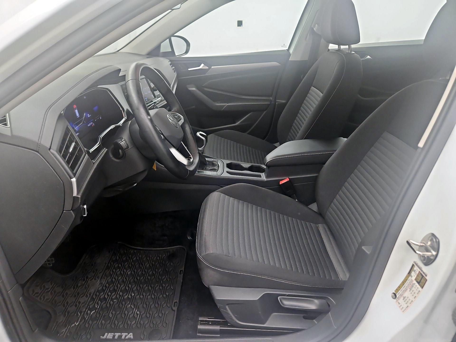 Thumbnail: 2023 Volkswagen Jetta - 11