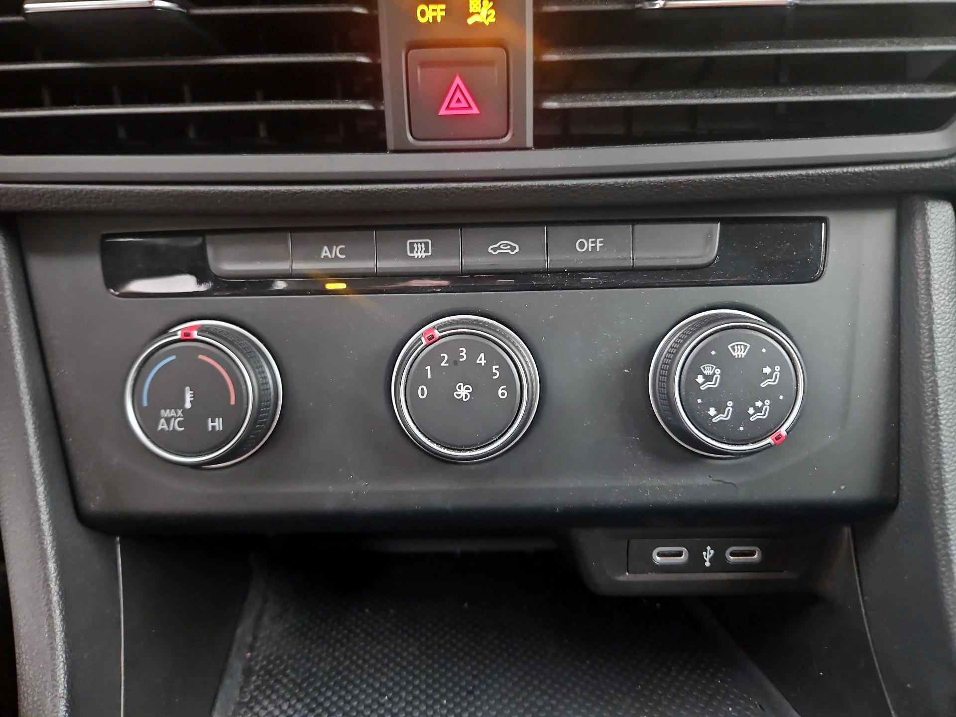 Thumbnail: 2023 Volkswagen Jetta - 16