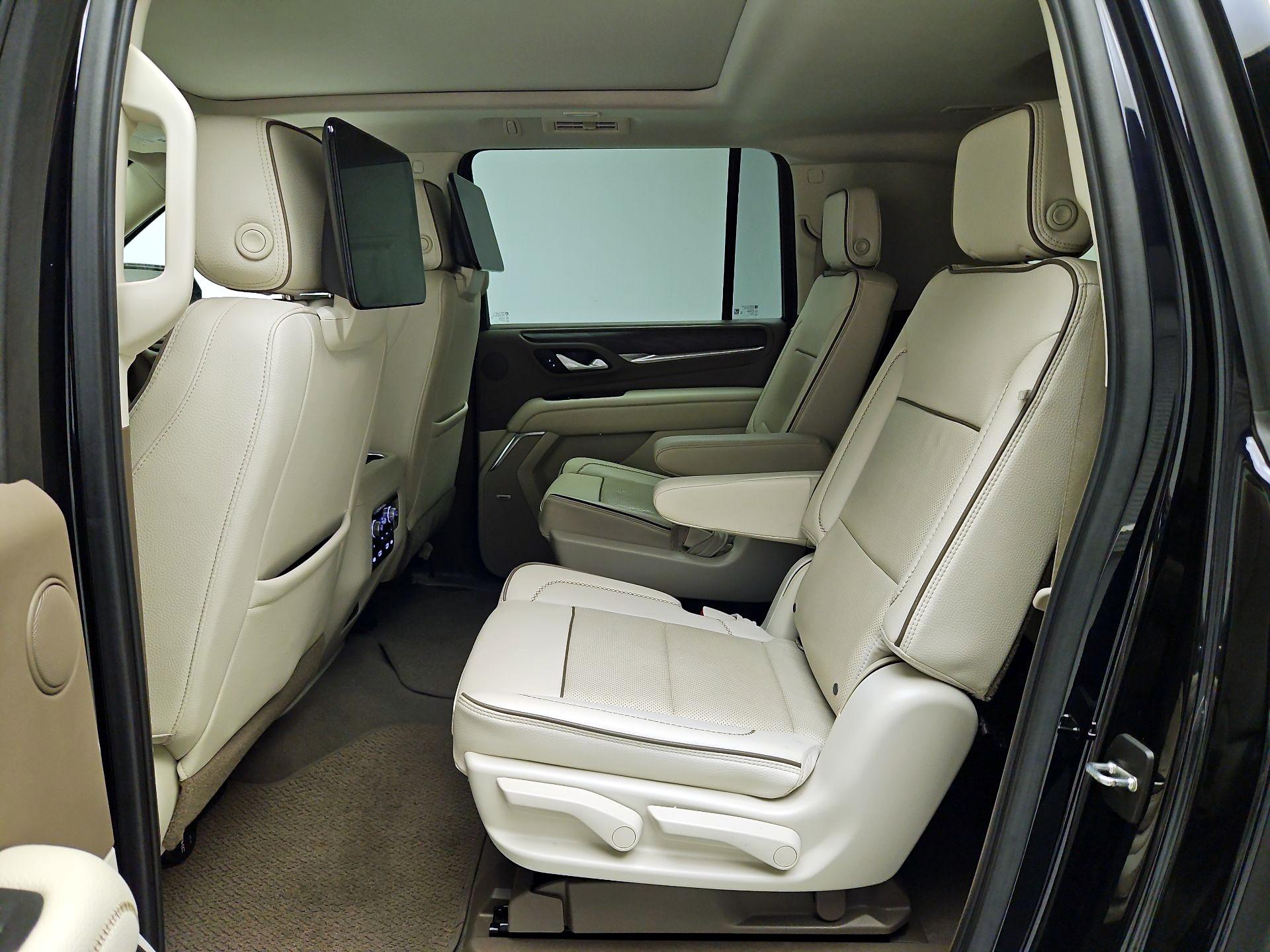 Thumbnail: 2021 GMC Yukon XL - 17