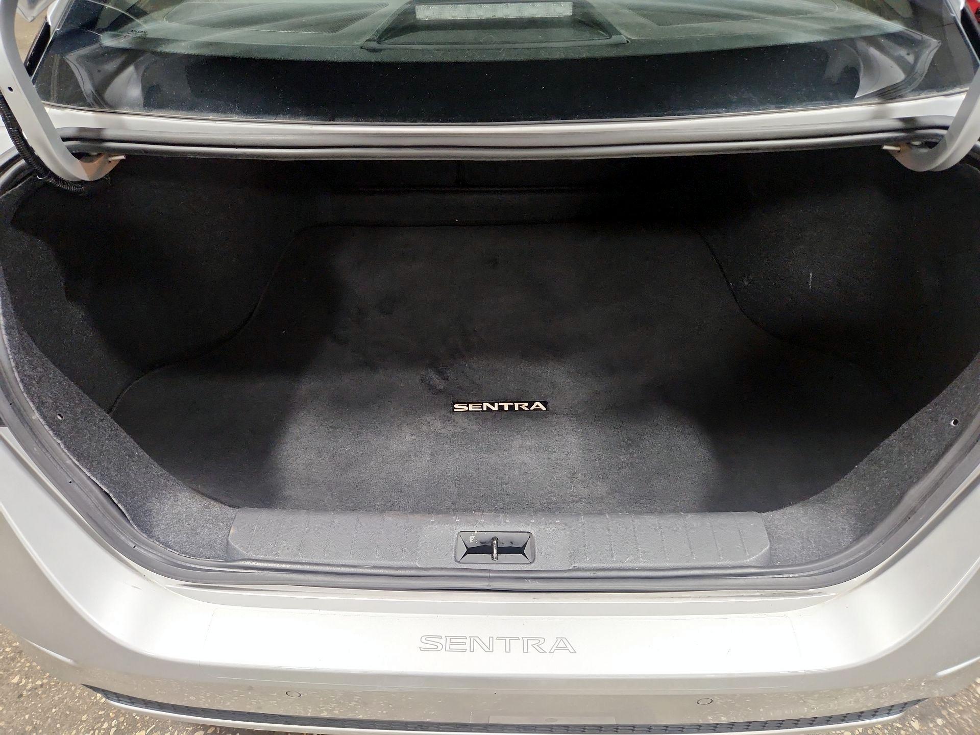 Thumbnail: 2022 Nissan Sentra - 16