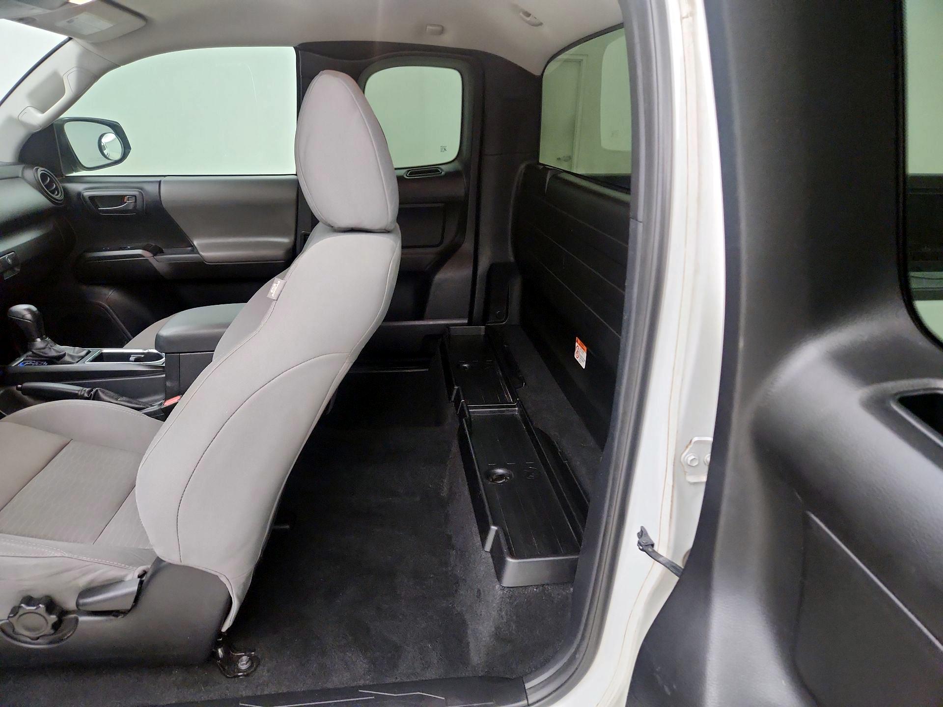 Thumbnail: 2017 Toyota Tacoma - 18