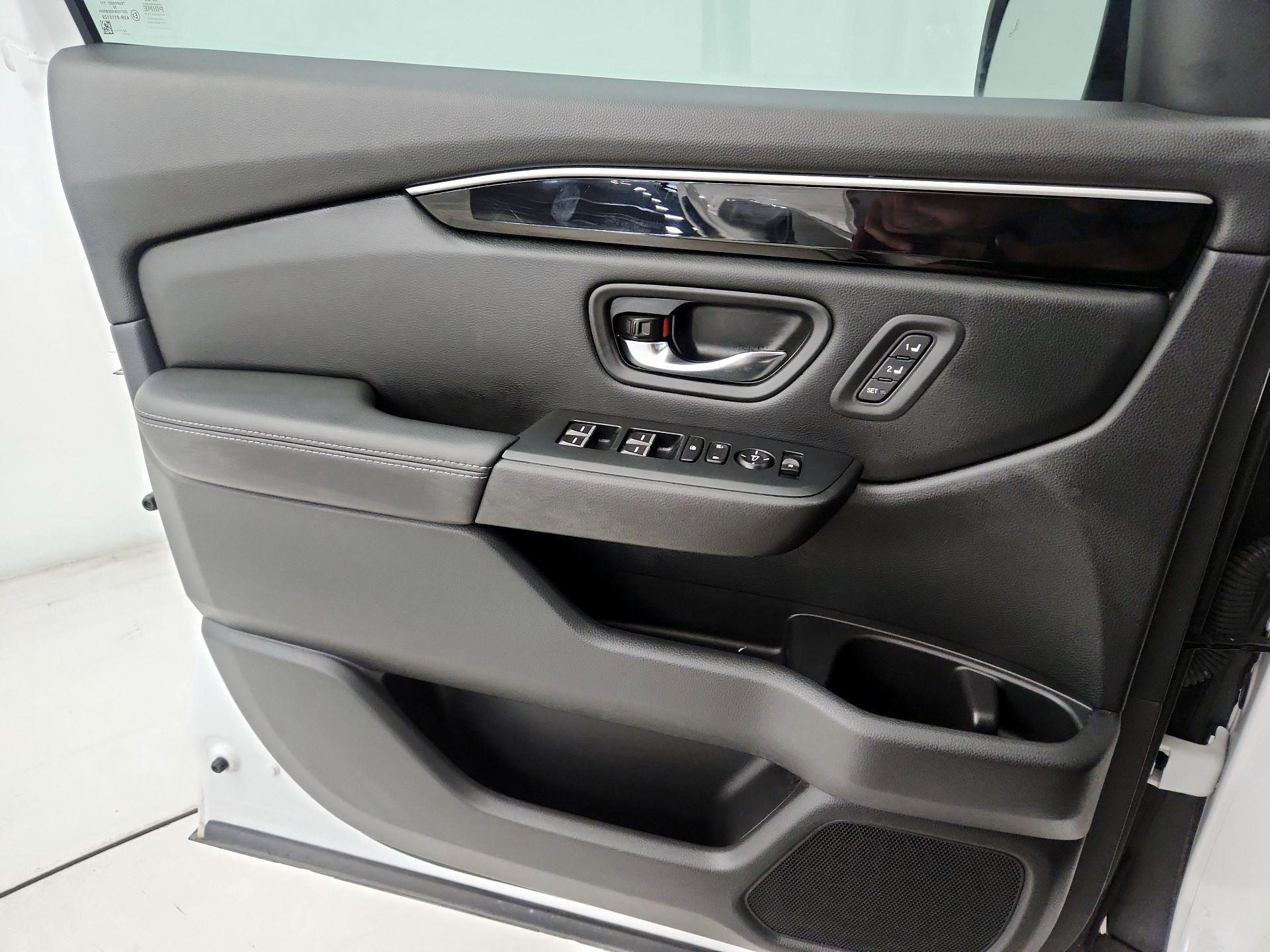 Thumbnail: 2023 Honda Pilot - 12