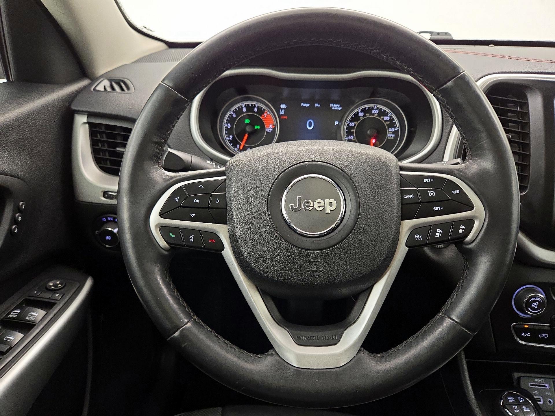 Thumbnail: 2018 Jeep Cherokee - 10