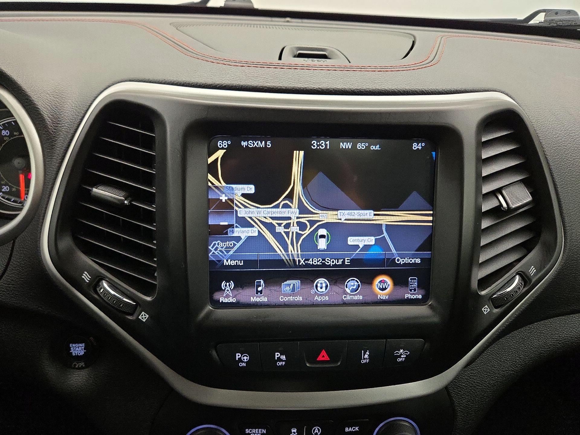 Thumbnail: 2018 Jeep Cherokee - 14