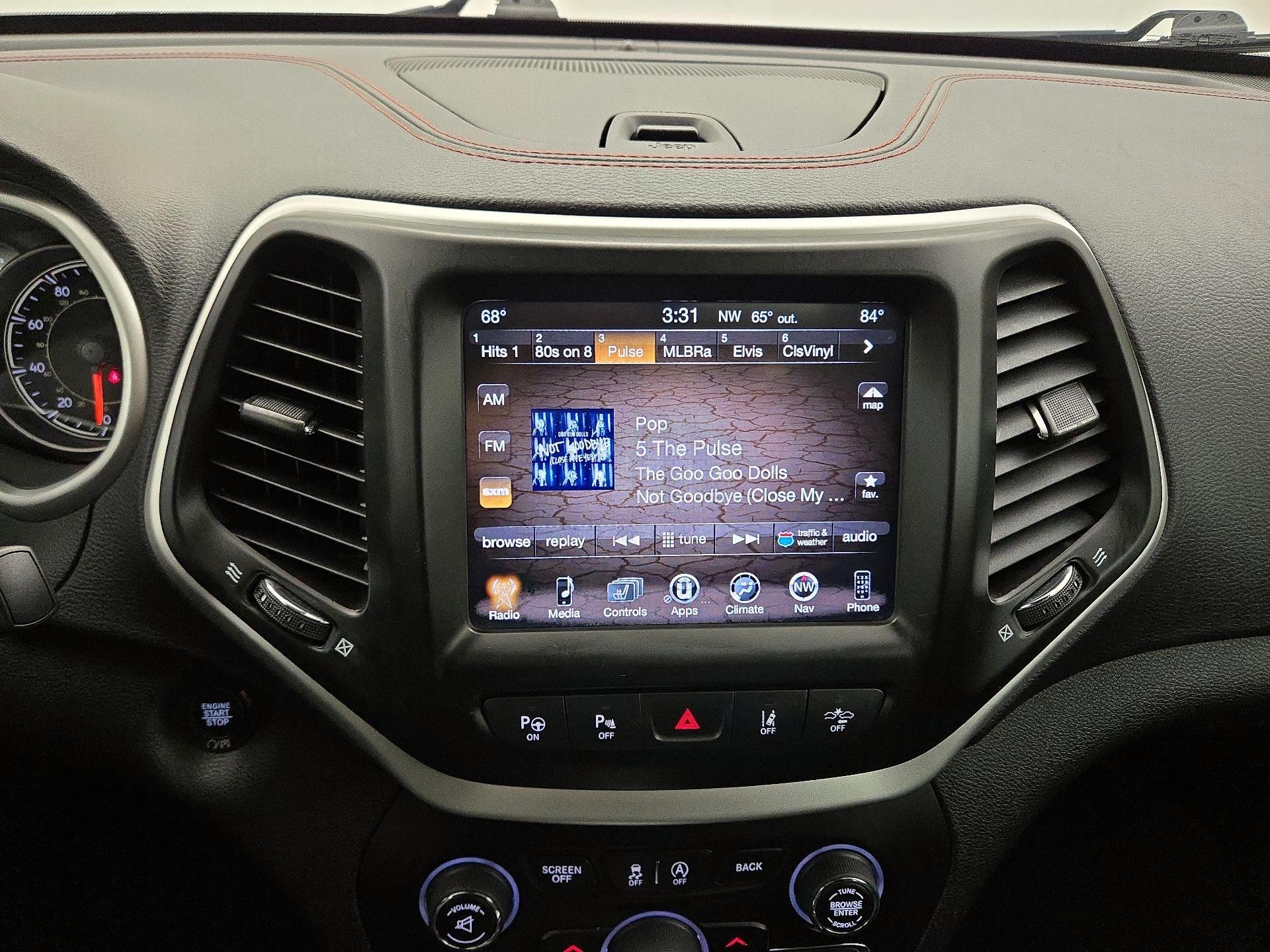 Thumbnail: 2018 Jeep Cherokee - 16