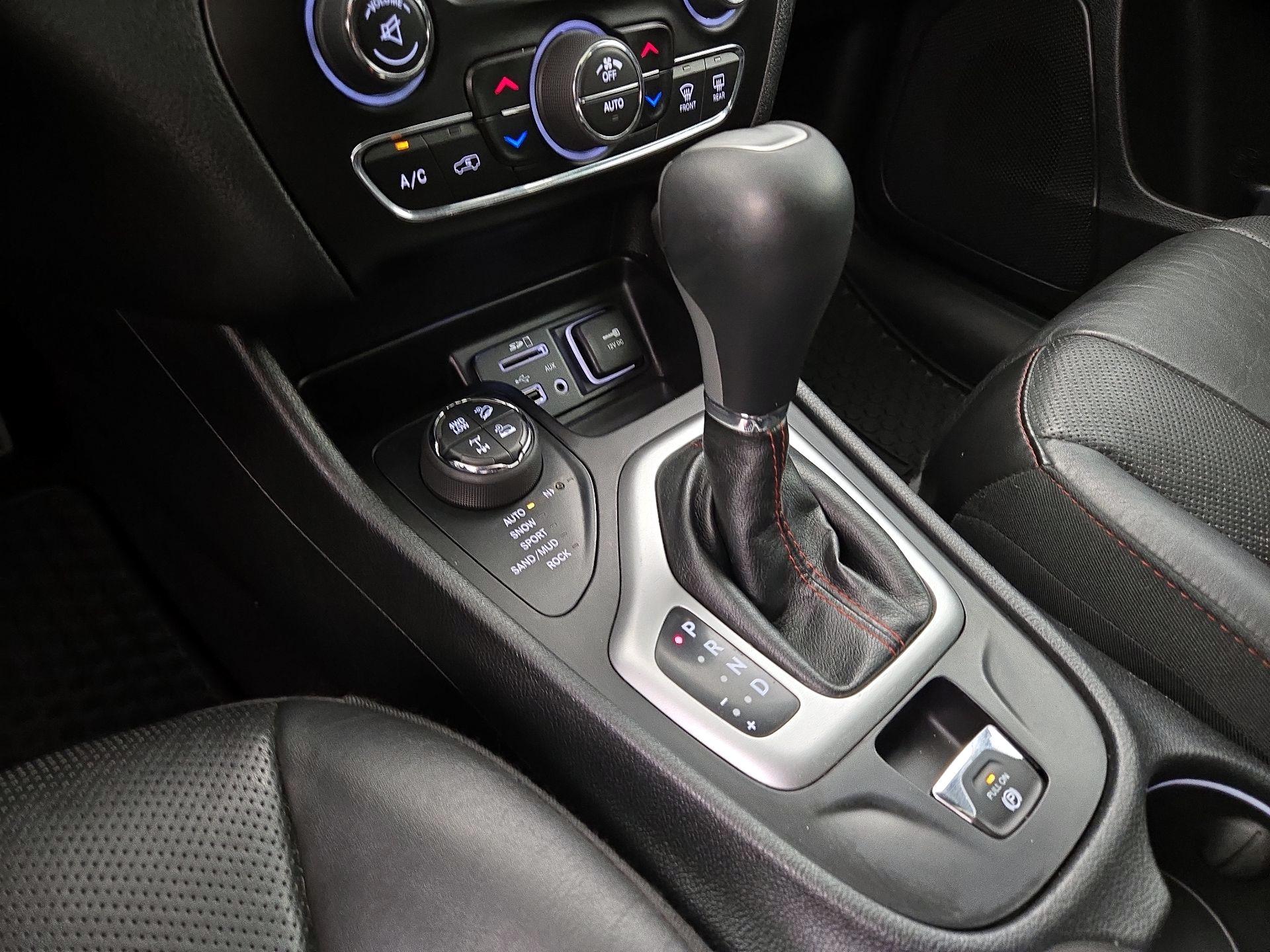 Thumbnail: 2018 Jeep Cherokee - 18