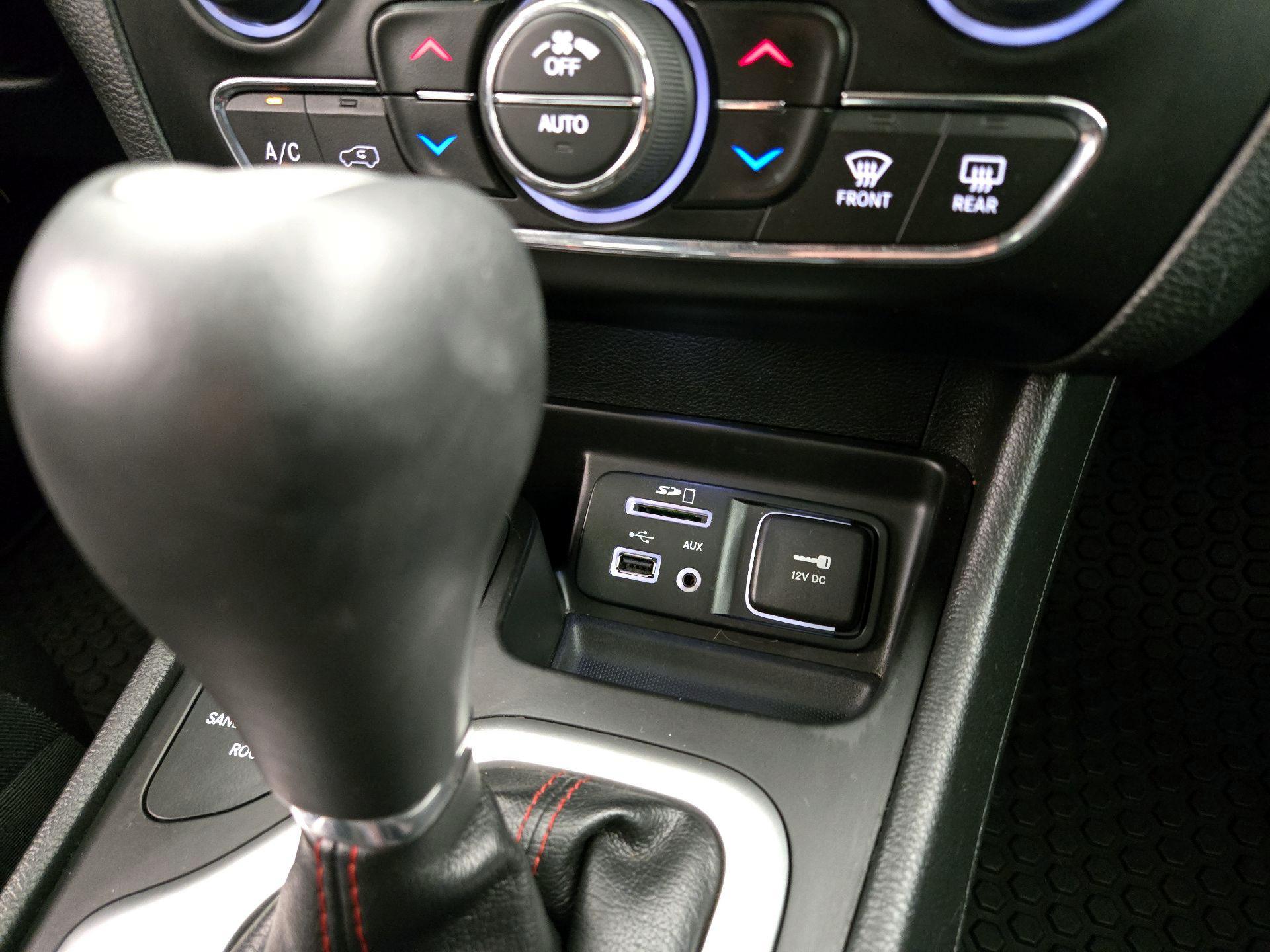 Thumbnail: 2018 Jeep Cherokee - 19