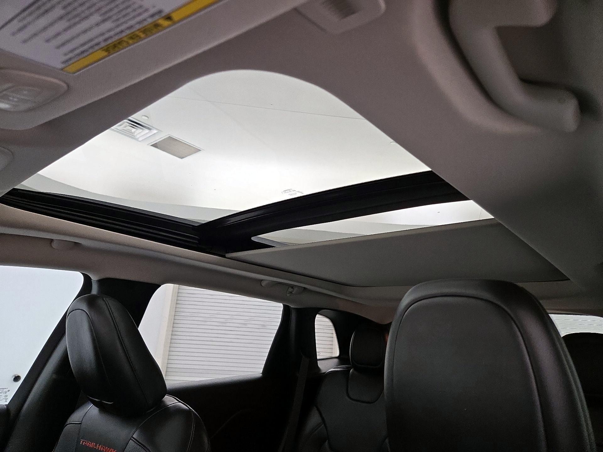 Thumbnail: 2018 Jeep Cherokee - 20