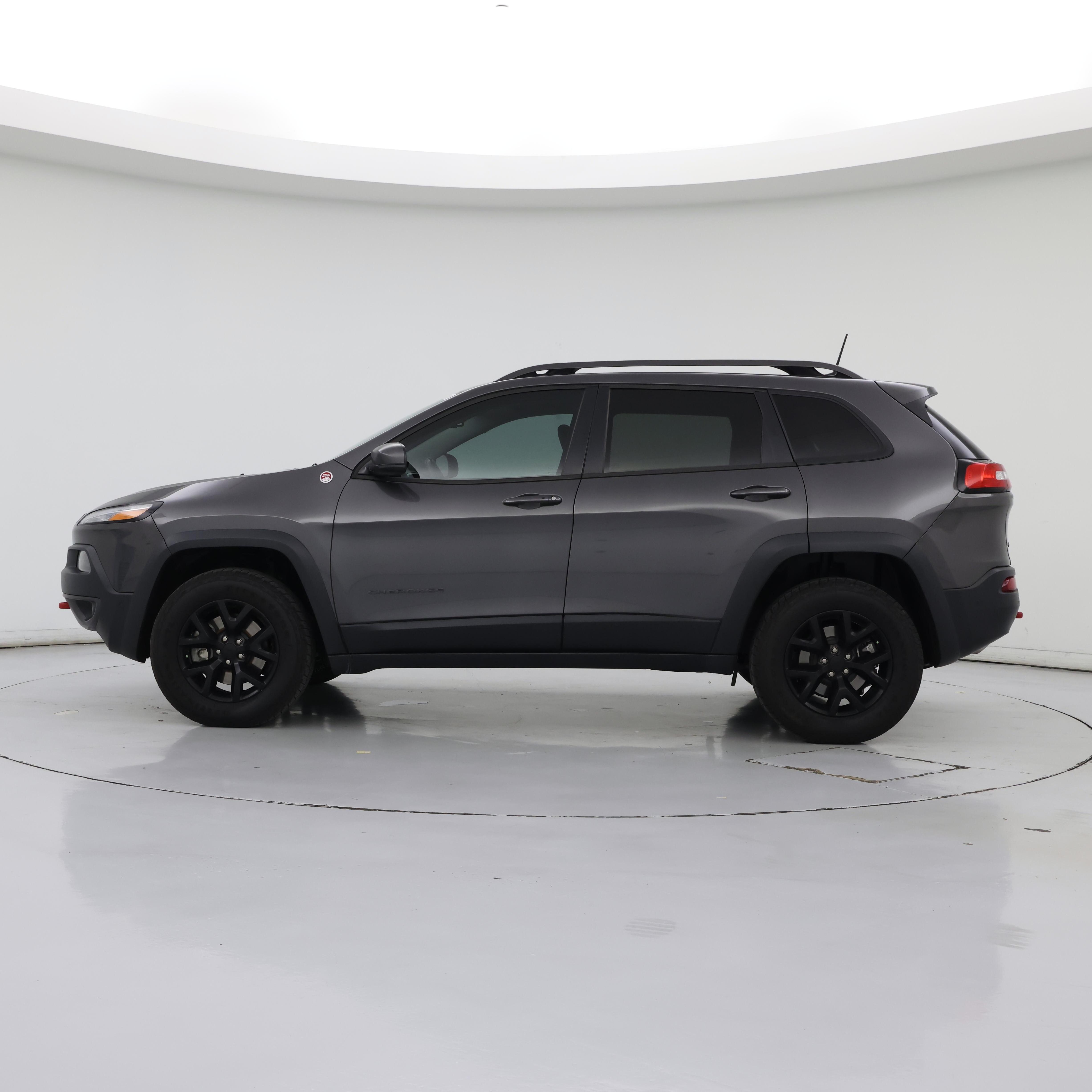 Thumbnail: 2018 Jeep Cherokee - 3