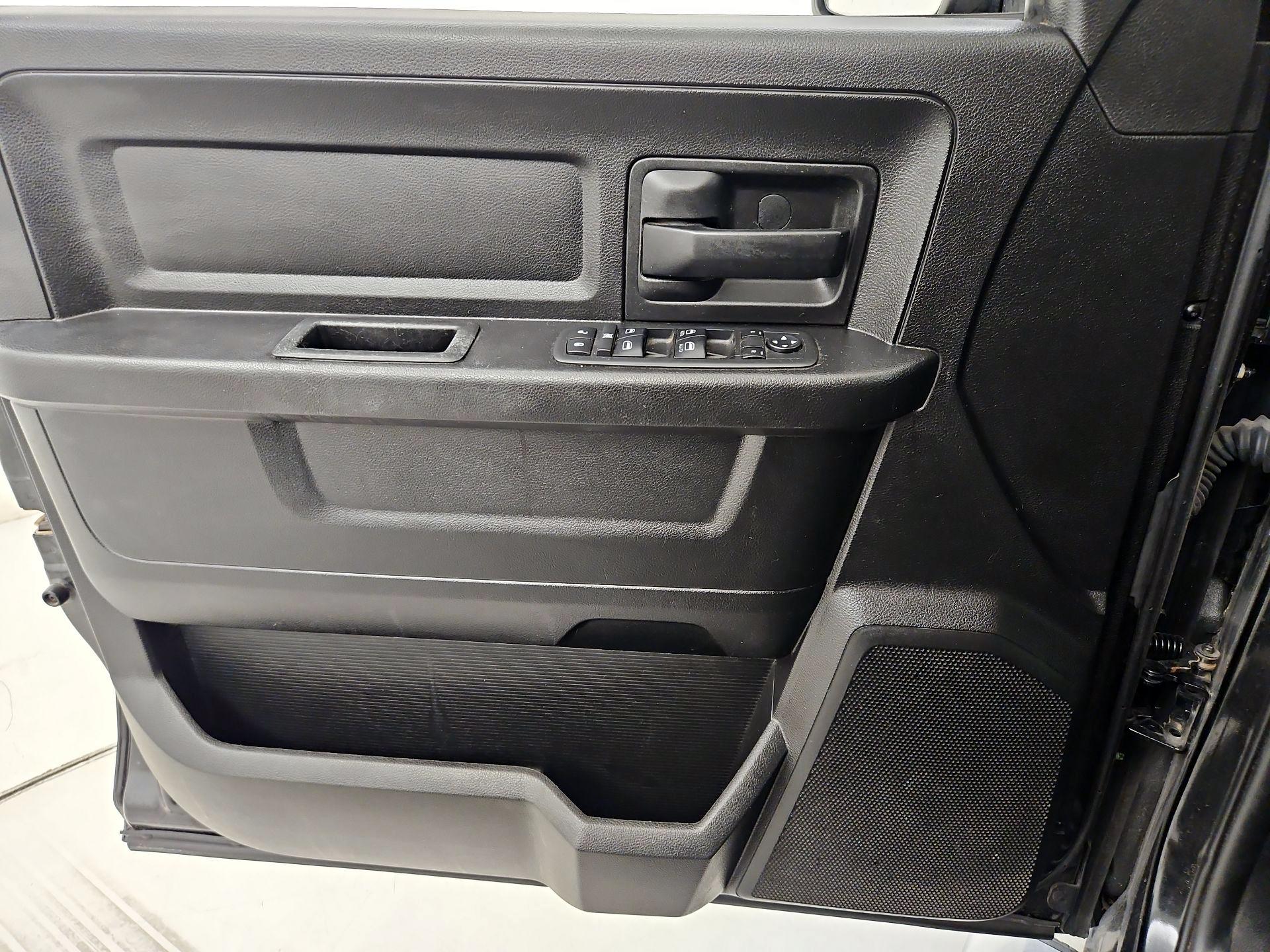 Thumbnail: 2019 RAM 1500 Classic - 12