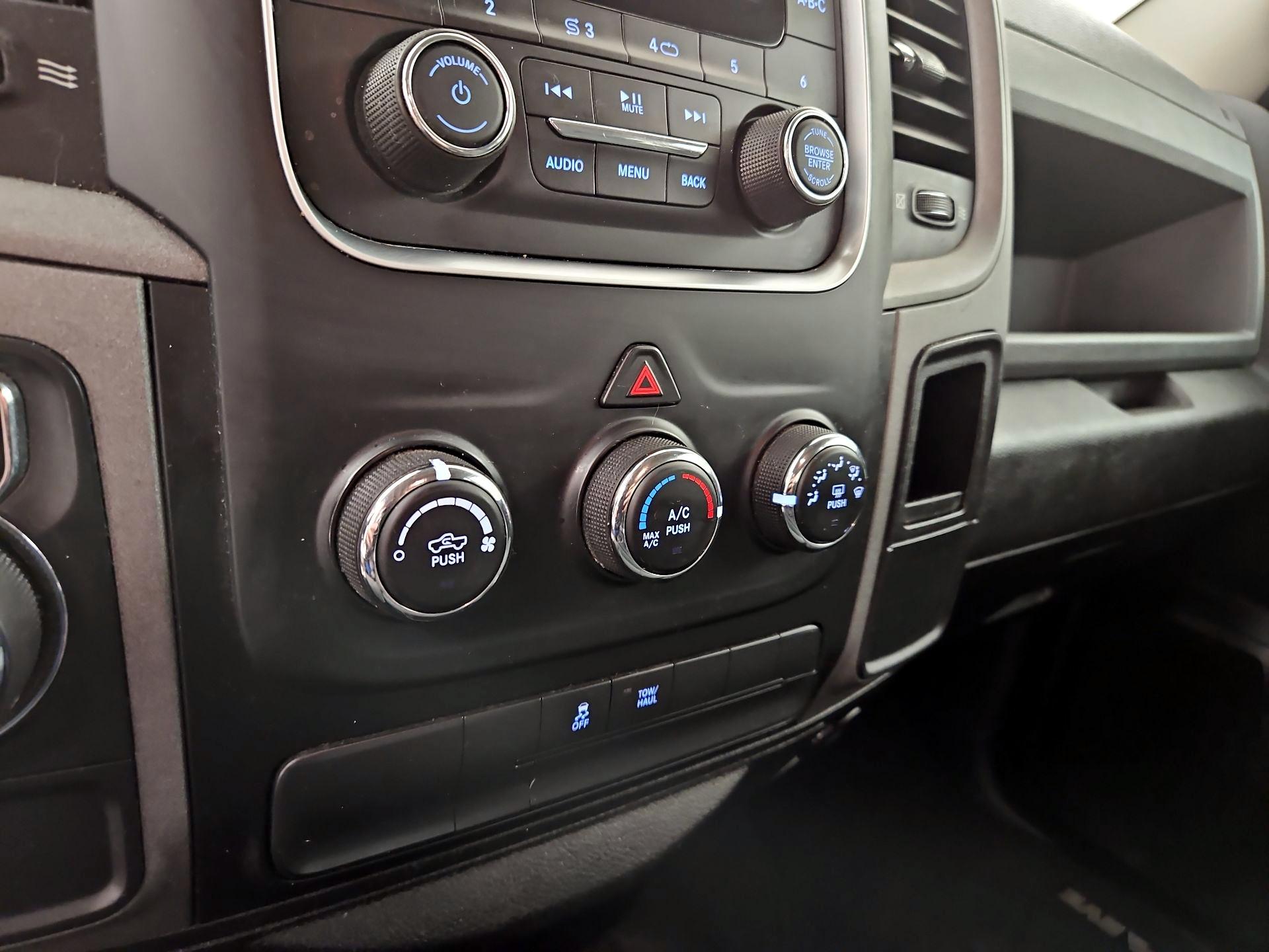 Thumbnail: 2019 RAM 1500 Classic - 16