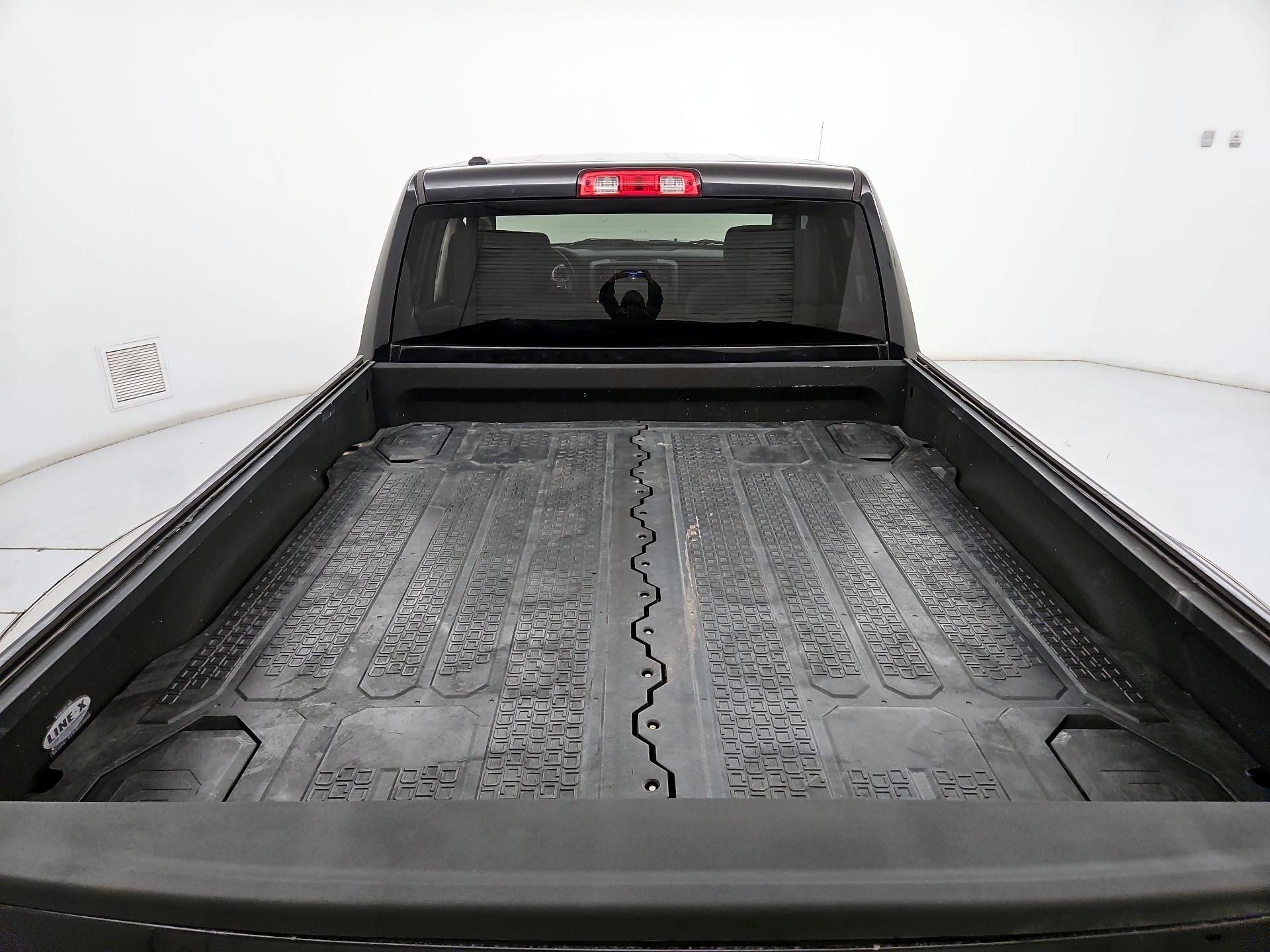 Thumbnail: 2019 RAM 1500 Classic - 19