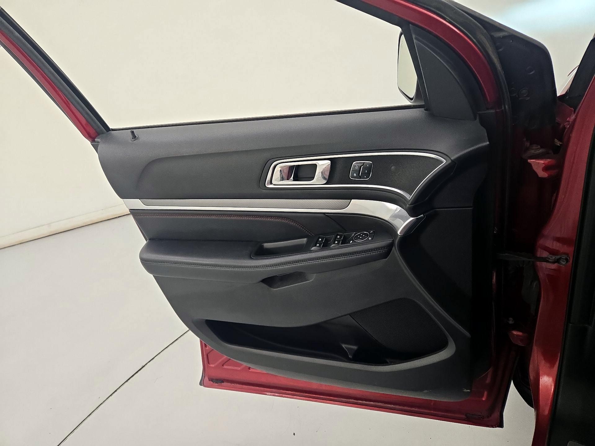 Thumbnail: 2017 Ford Explorer - 12