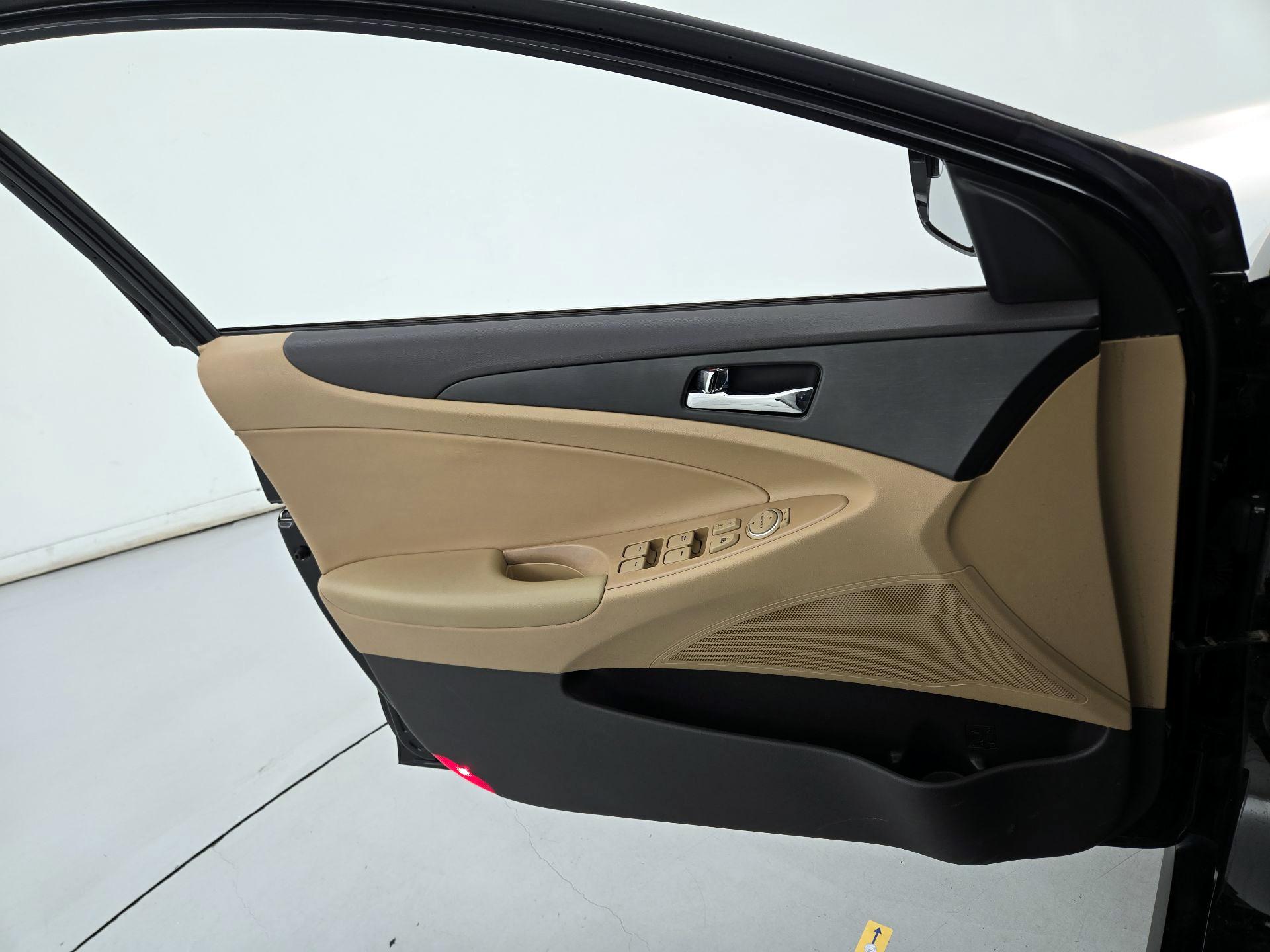 Thumbnail: 2014 Hyundai Sonata - 12