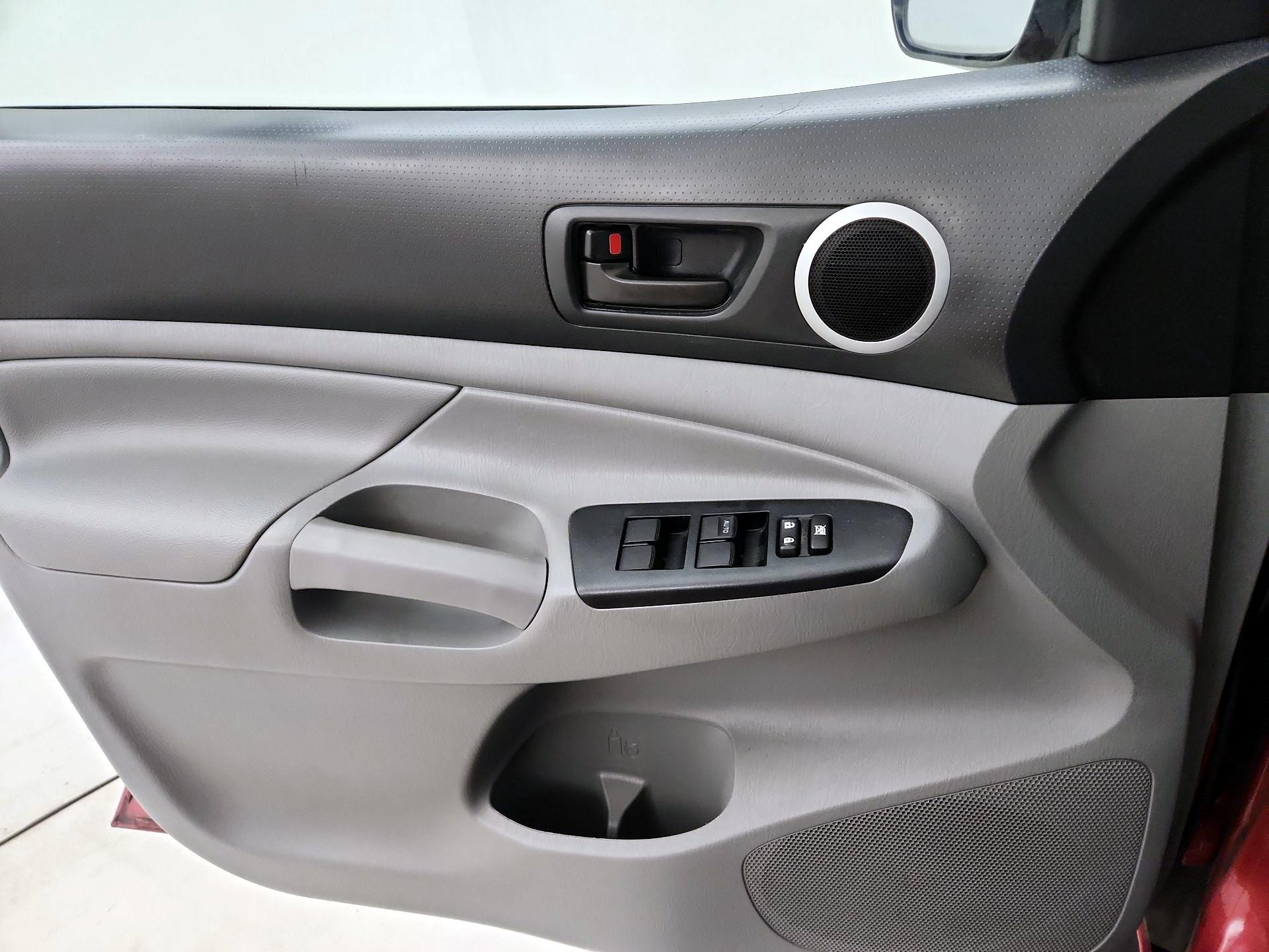 Thumbnail: 2014 Toyota Tacoma - 12