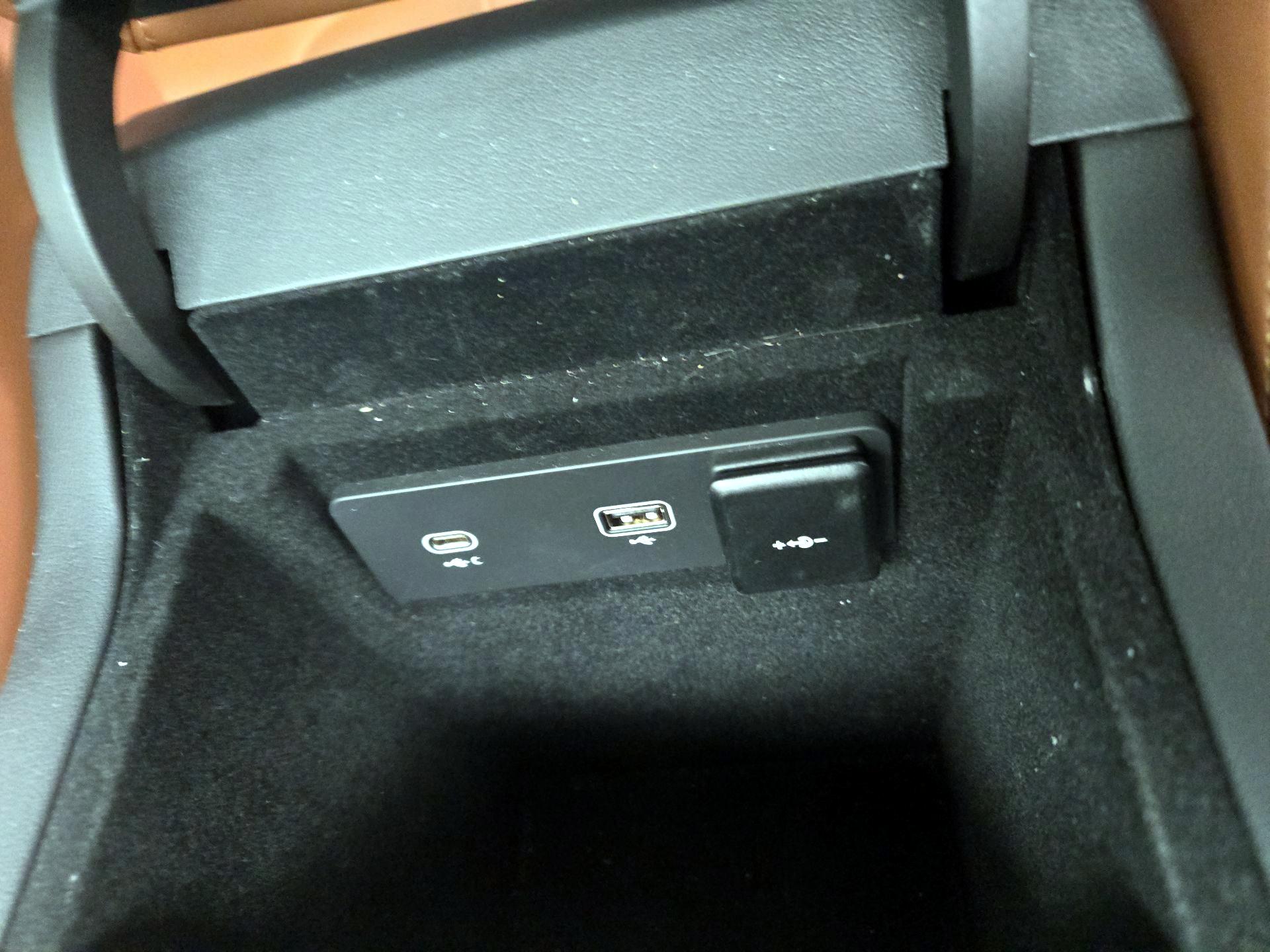 Thumbnail: 2021 Jaguar F-Pace - 19