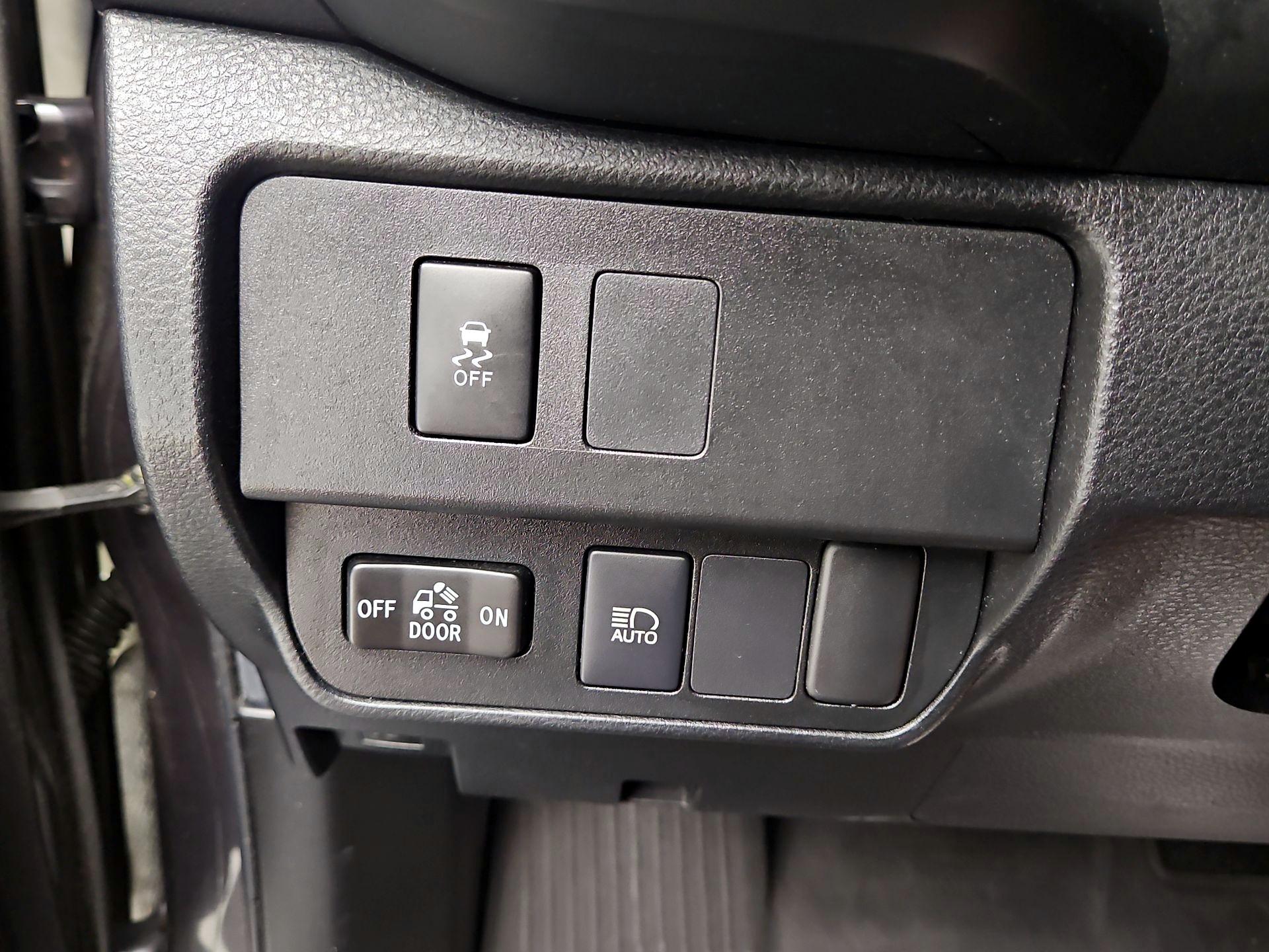 Thumbnail: 2022 Toyota Tacoma - 13