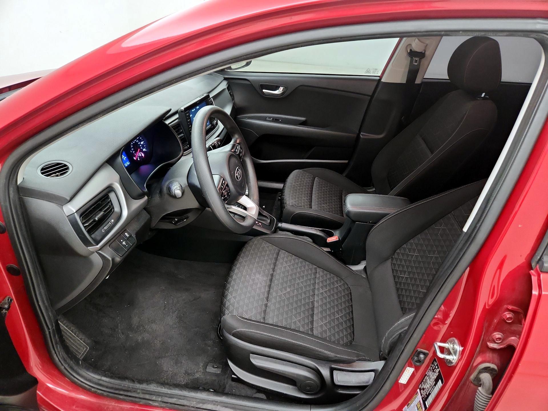 Thumbnail: 2020 Kia Rio - 11