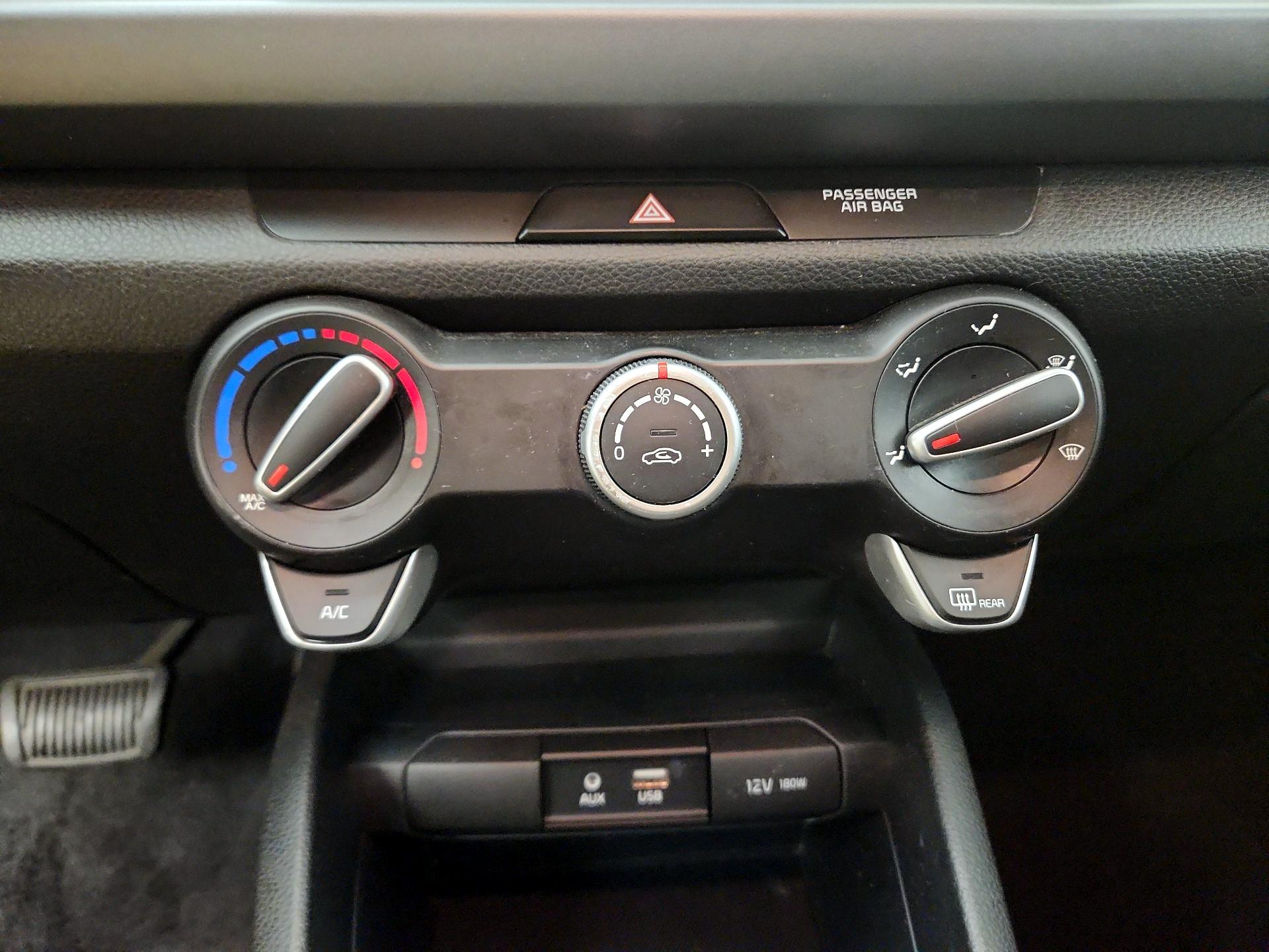 Thumbnail: 2020 Kia Rio - 16