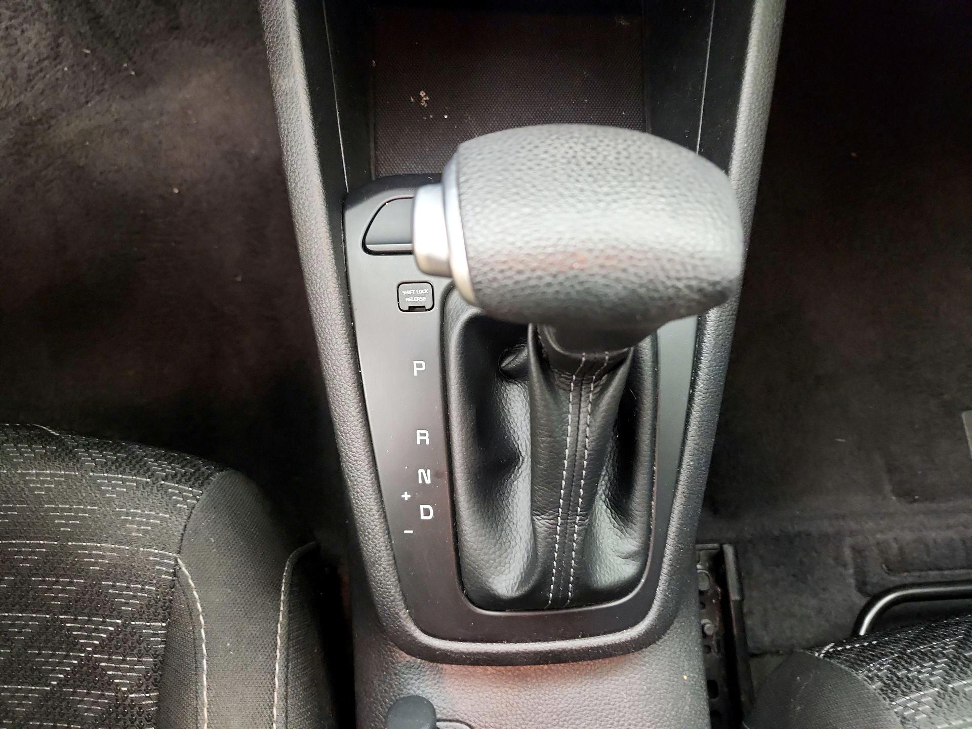 Thumbnail: 2020 Kia Rio - 17