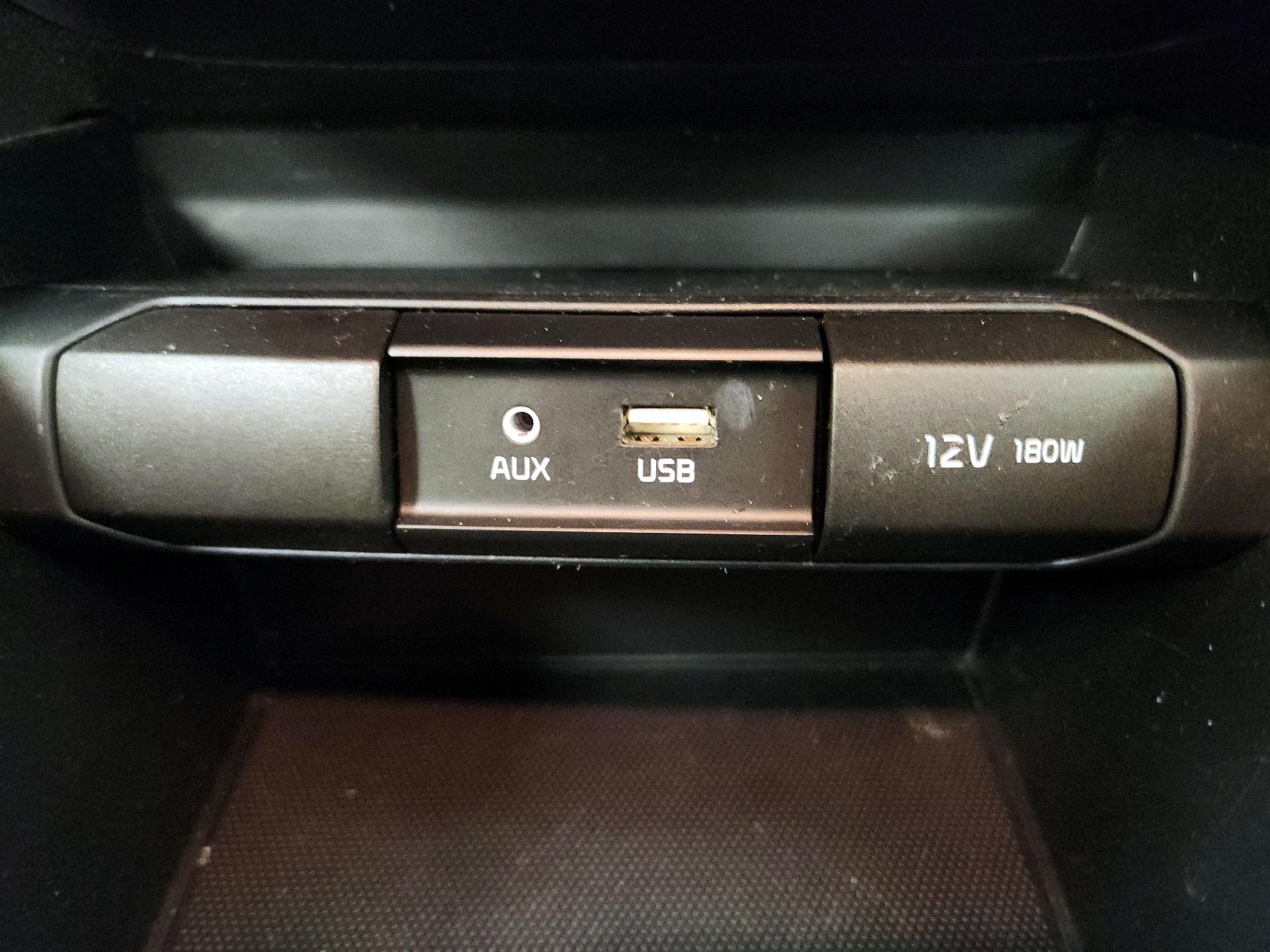 Thumbnail: 2020 Kia Rio - 18