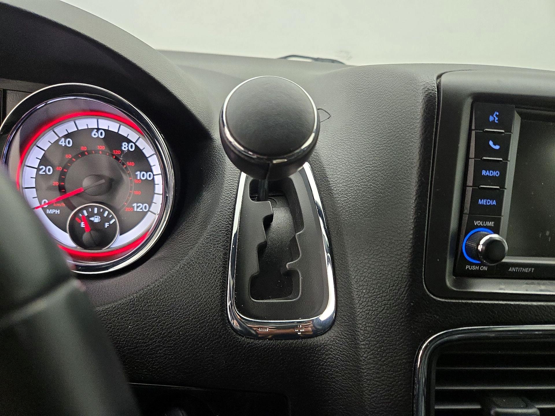 Thumbnail: 2019 Dodge Grand Caravan - 17