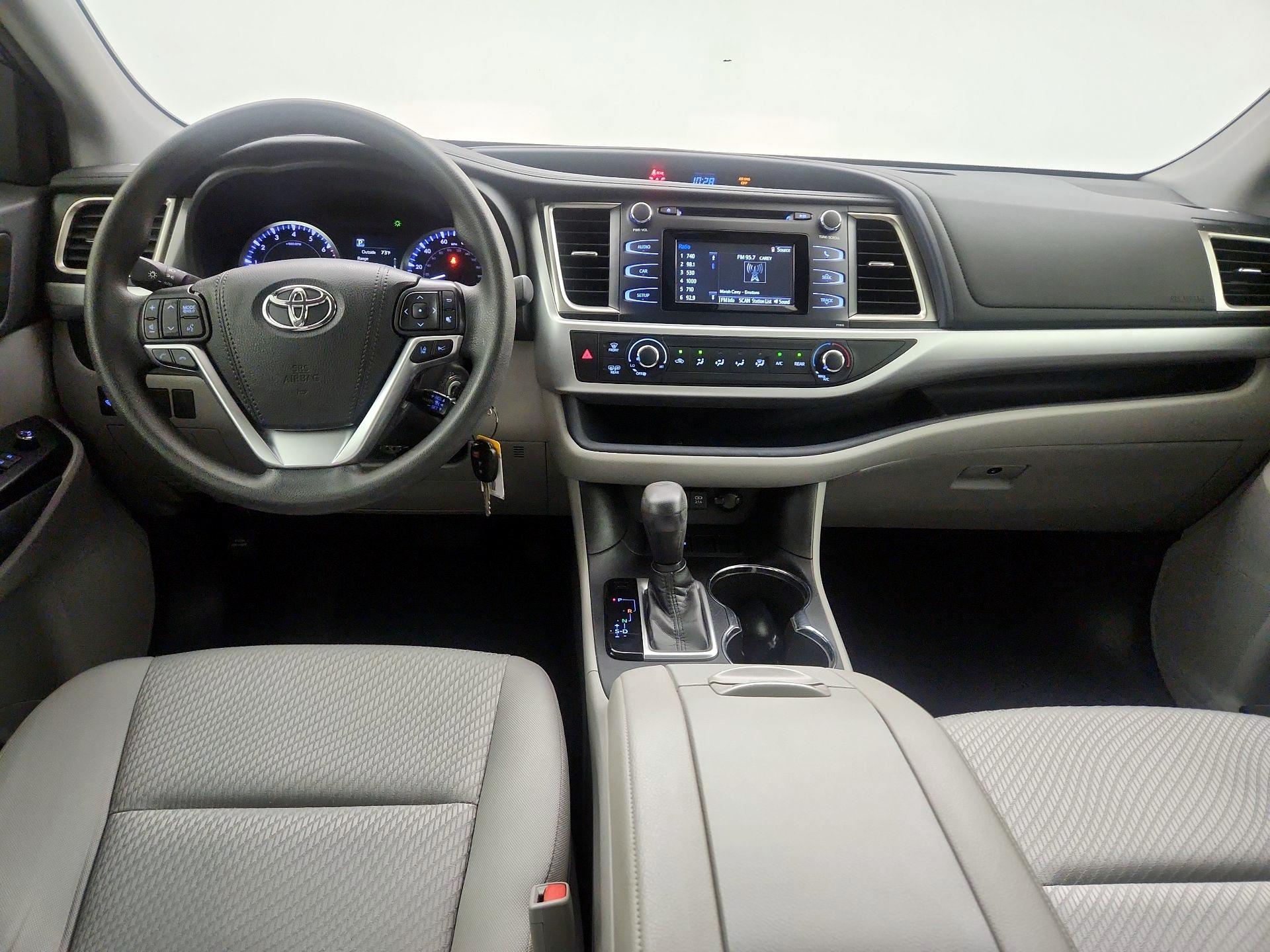 Thumbnail: 2019 Toyota Highlander - 9
