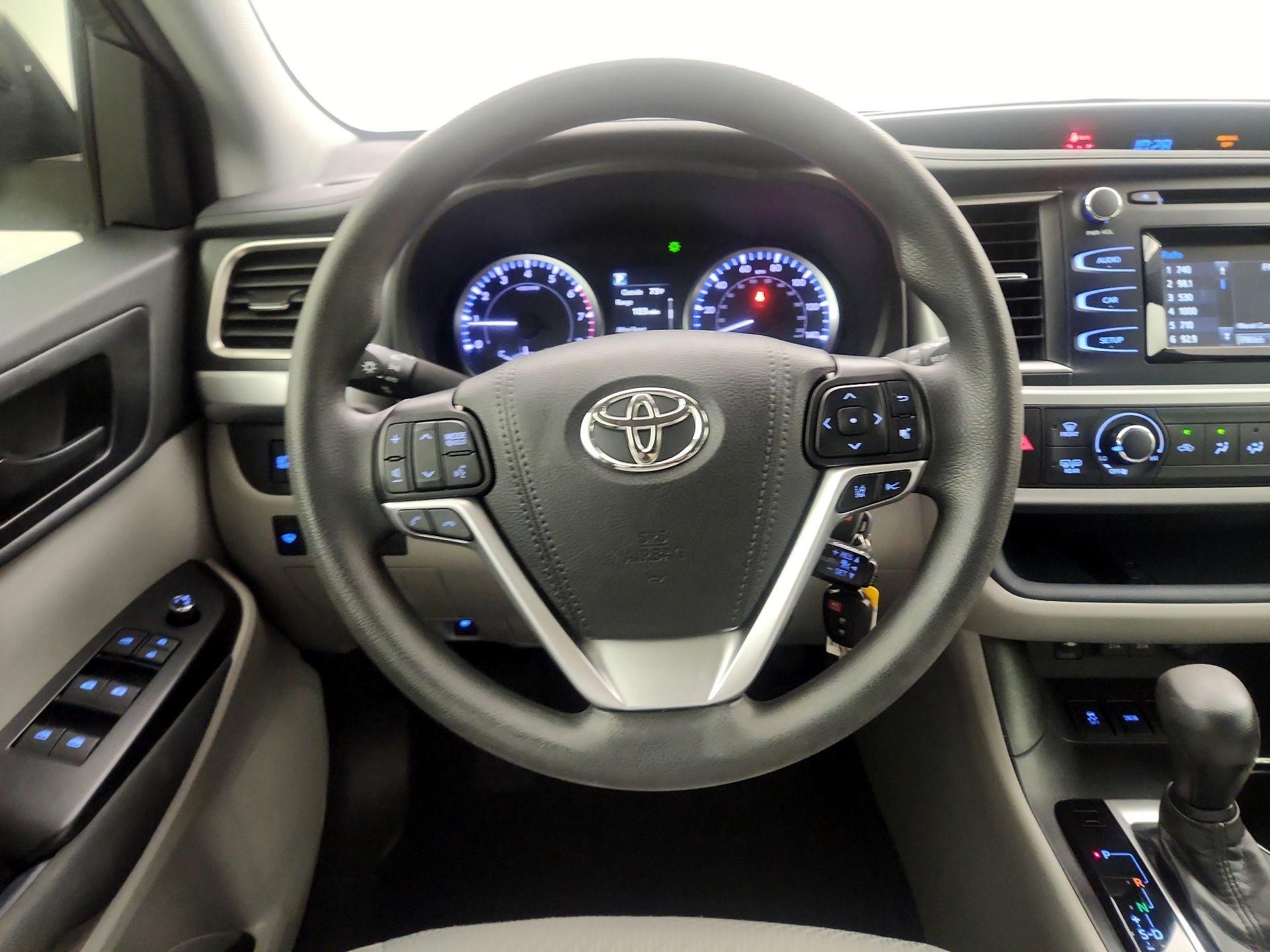 Thumbnail: 2019 Toyota Highlander - 10