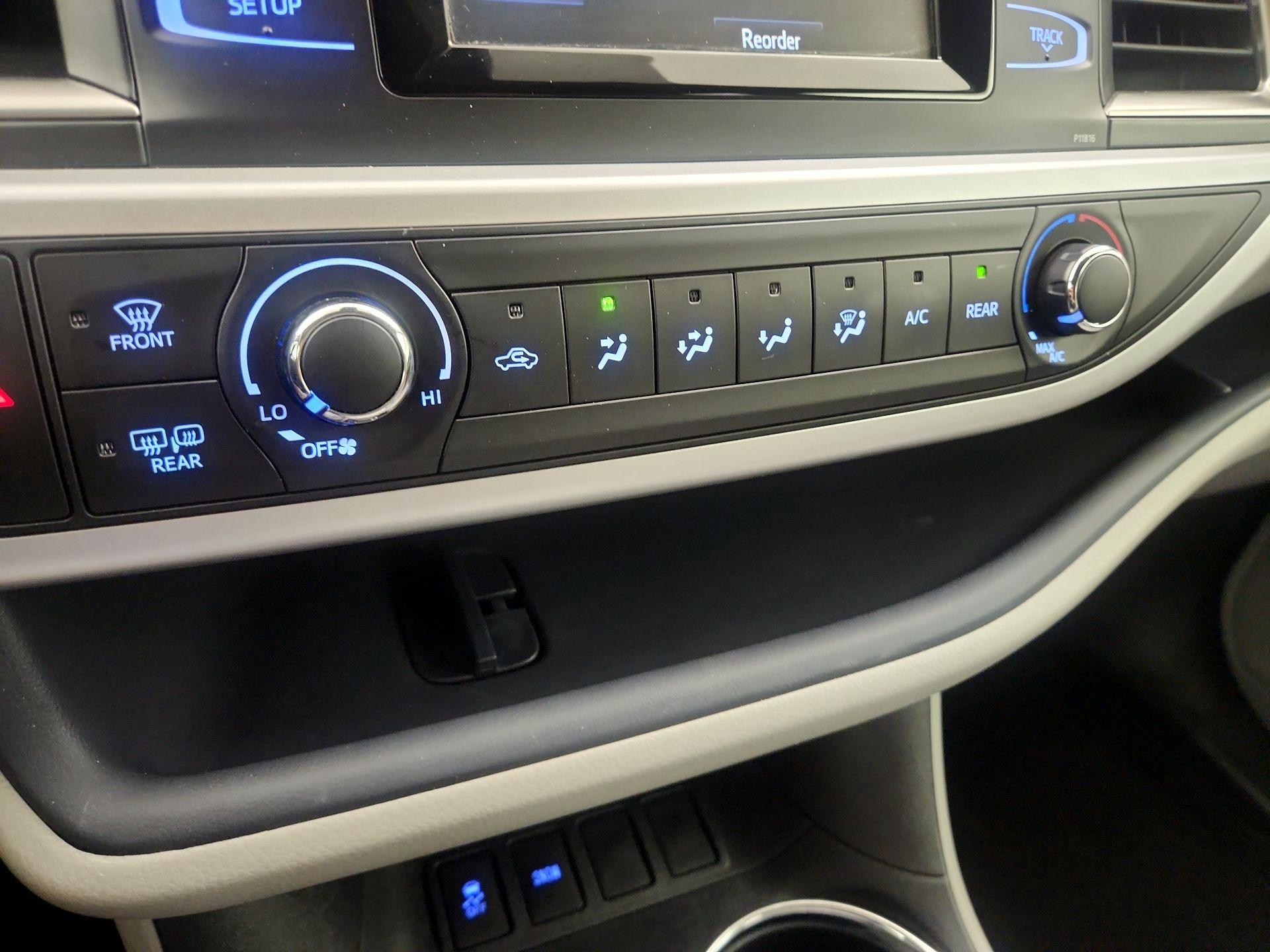 Thumbnail: 2019 Toyota Highlander - 16
