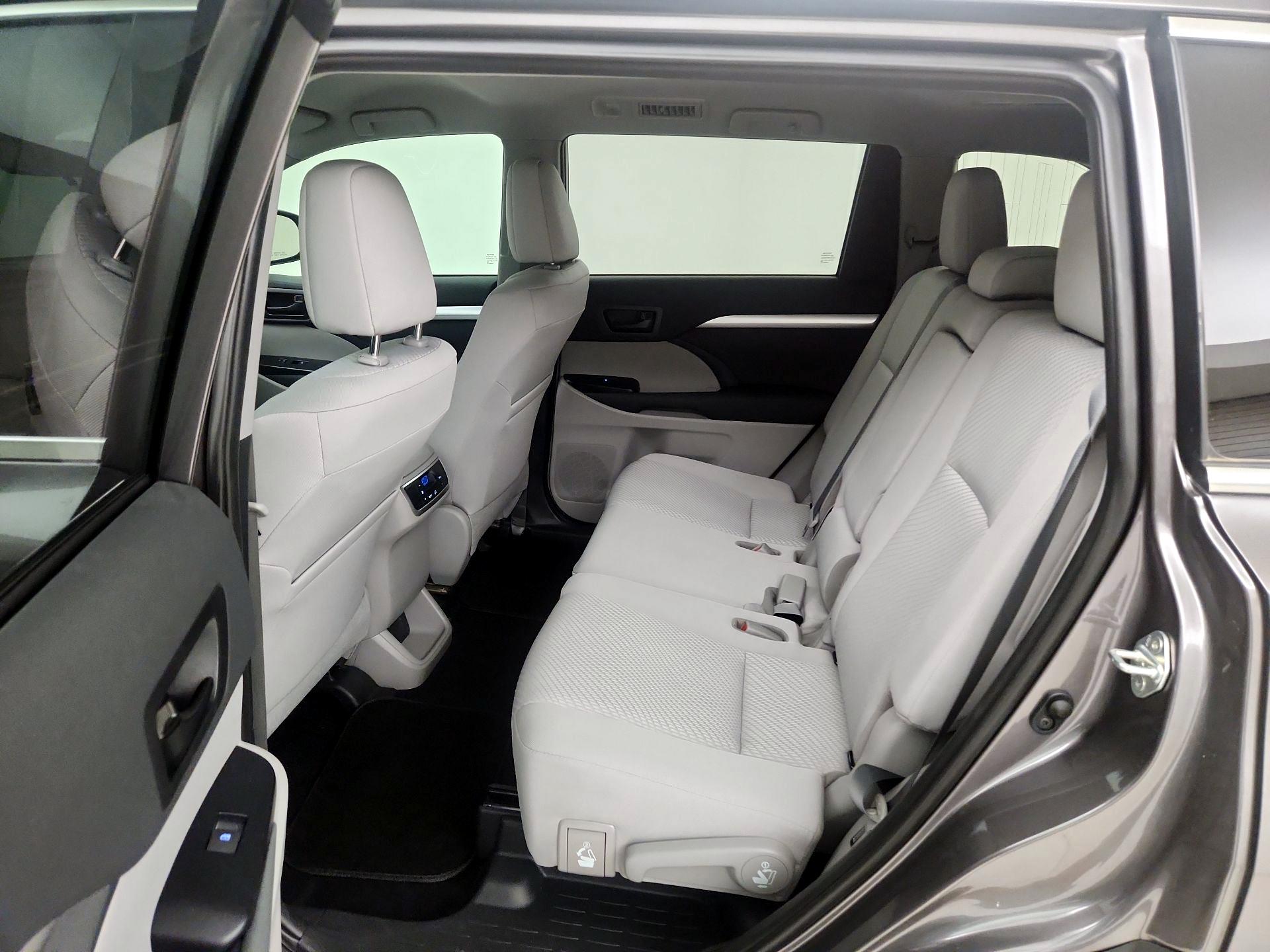 Thumbnail: 2019 Toyota Highlander - 19