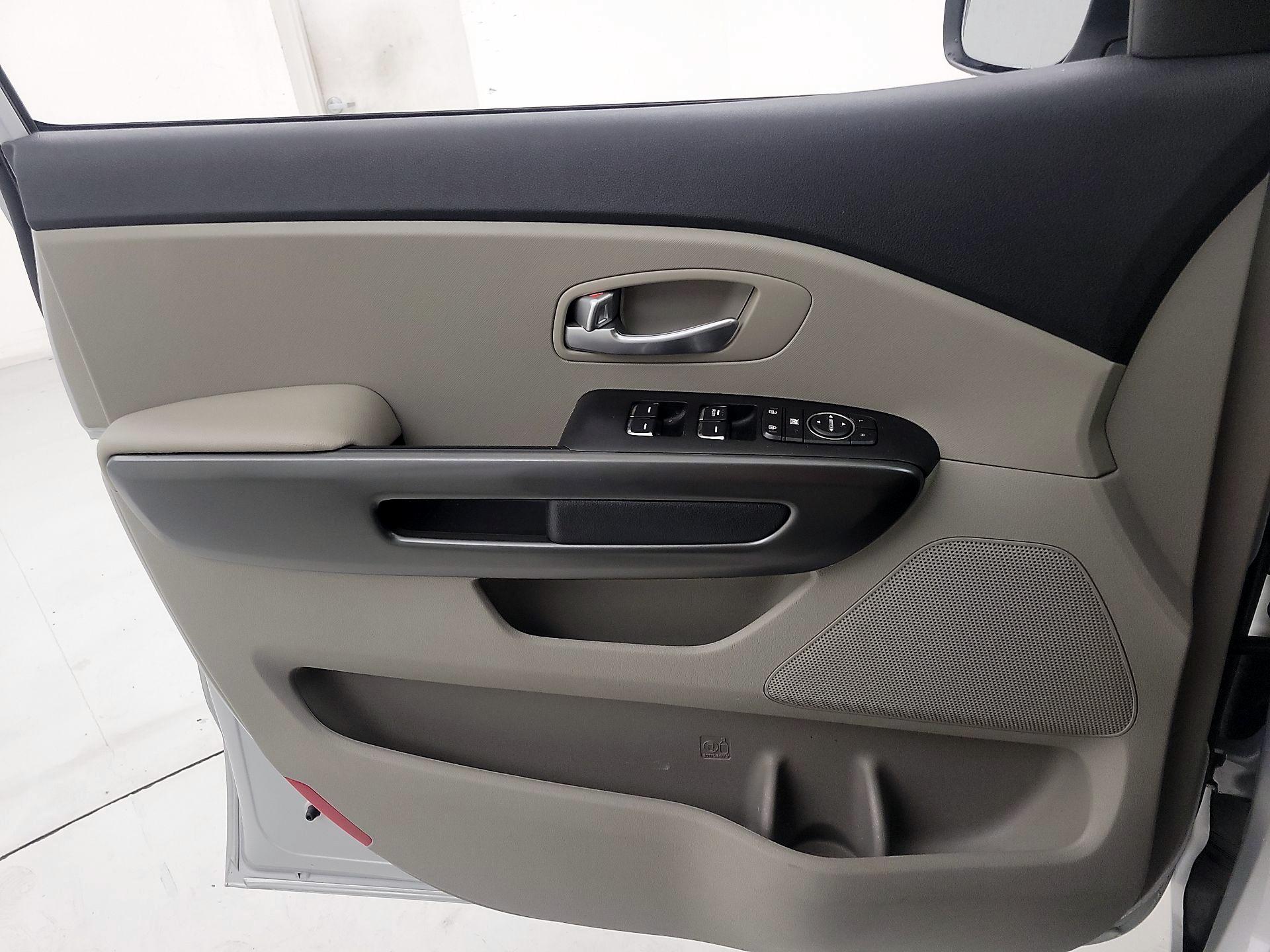 Thumbnail: 2021 Kia Sedona - 12