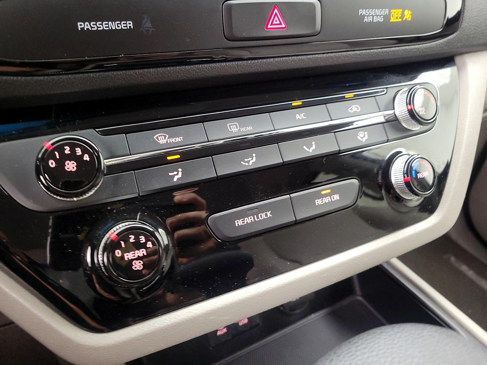 Thumbnail: 2021 Kia Sedona - 16