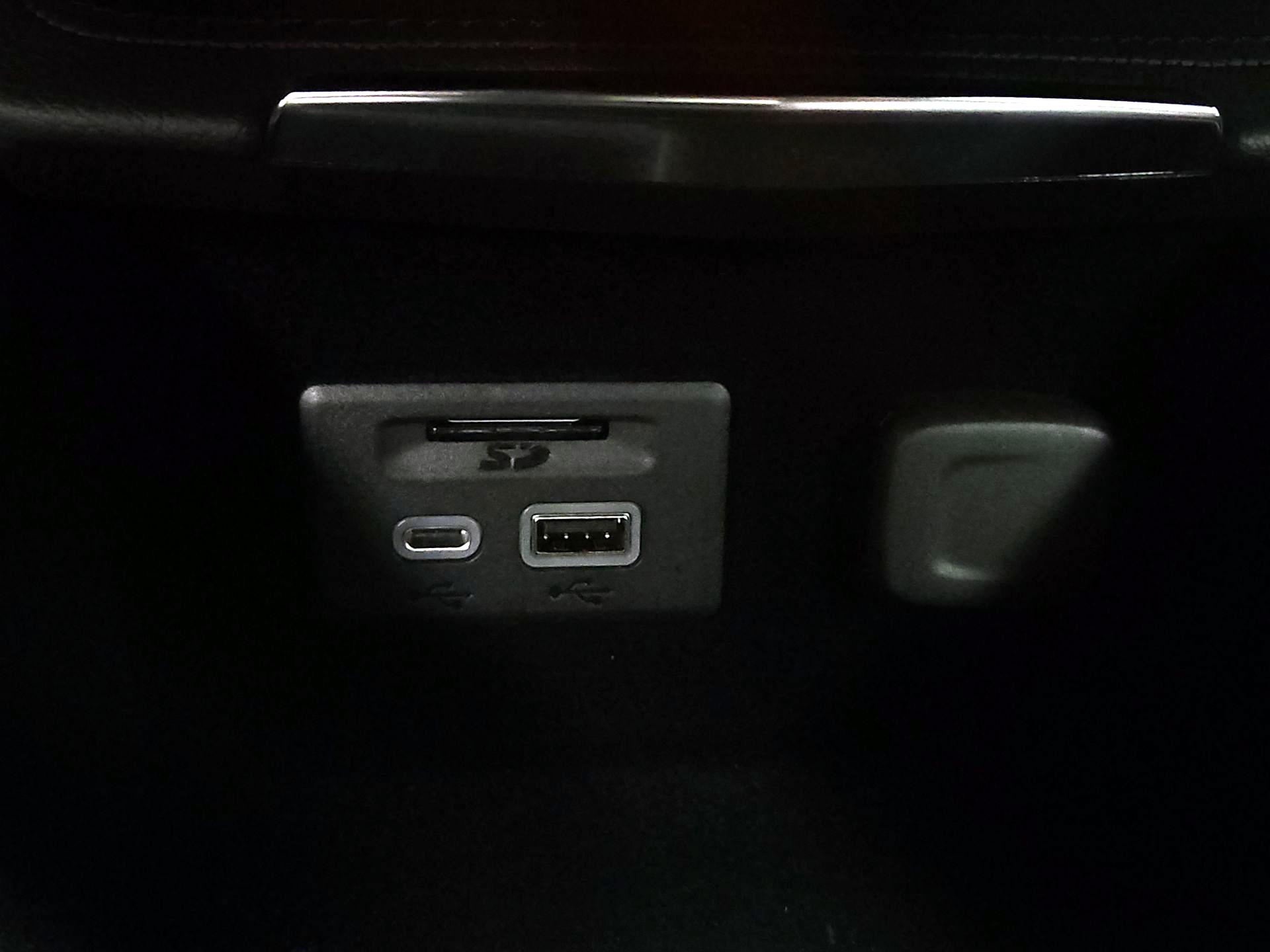 Thumbnail: 2023 Cadillac XT4 - 19