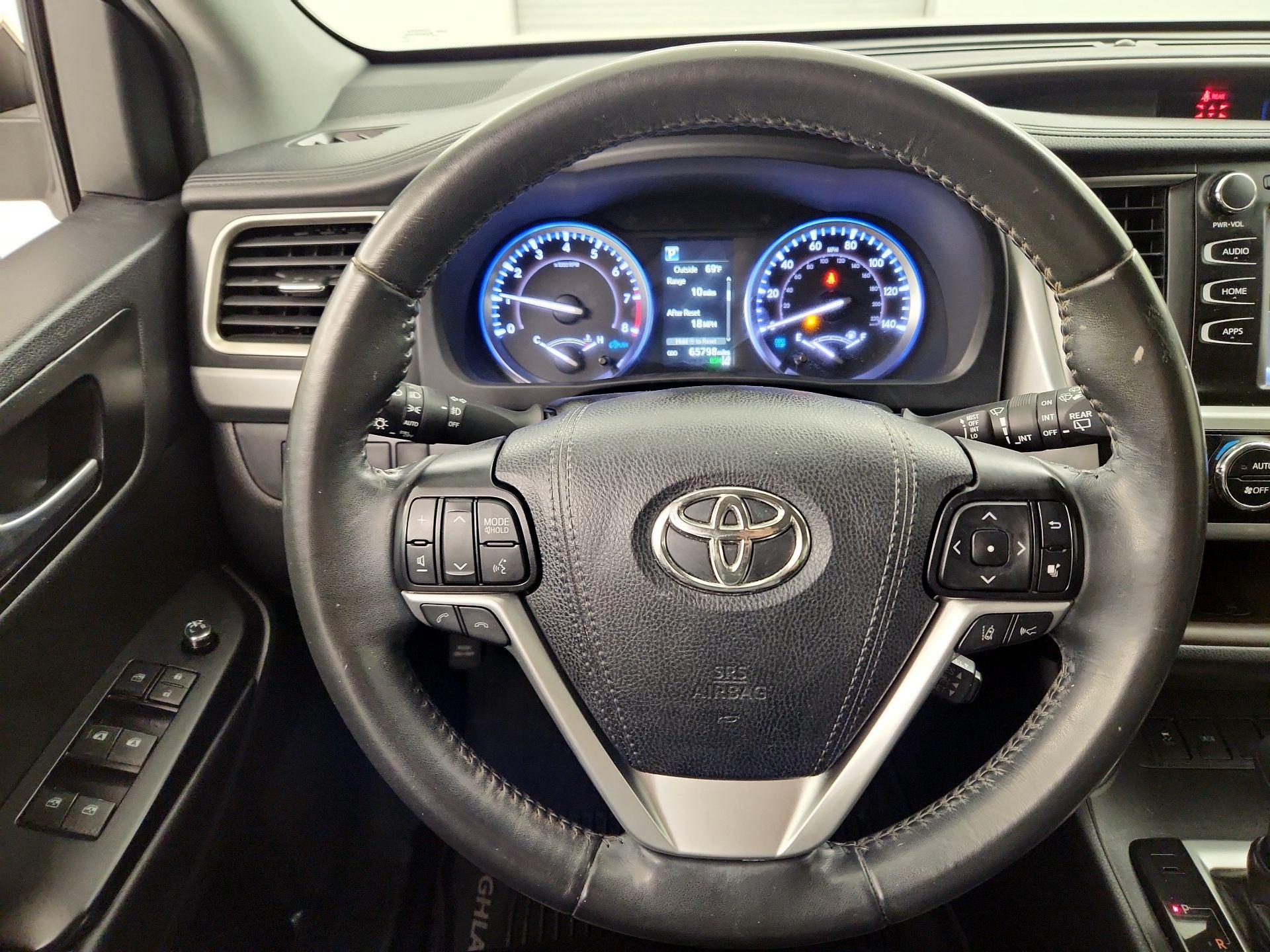 Thumbnail: 2019 Toyota Highlander - 10