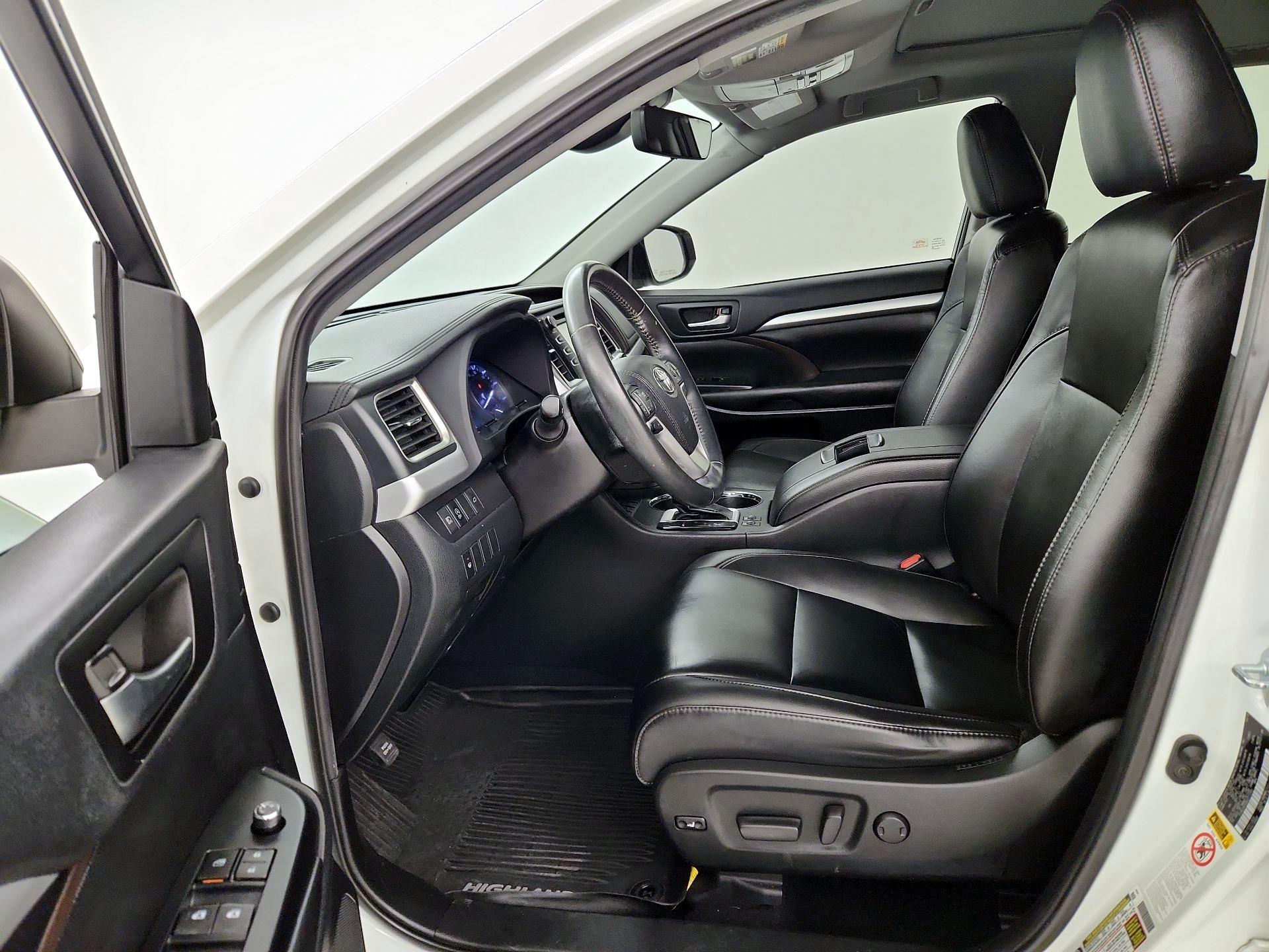 Thumbnail: 2019 Toyota Highlander - 11