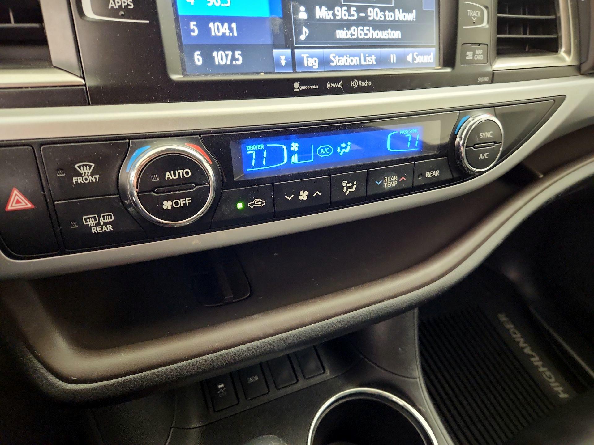 Thumbnail: 2019 Toyota Highlander - 17