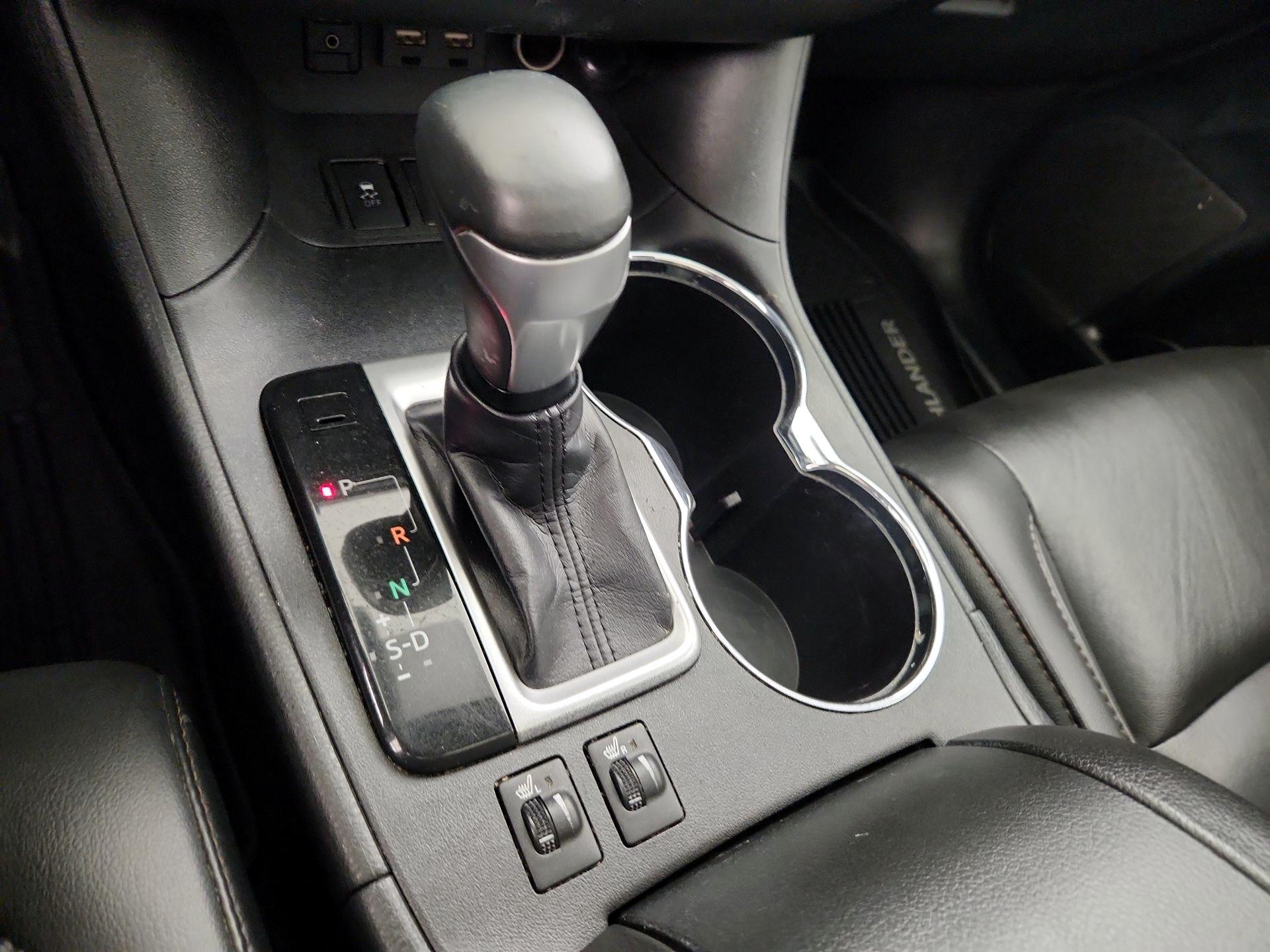 Thumbnail: 2019 Toyota Highlander - 18