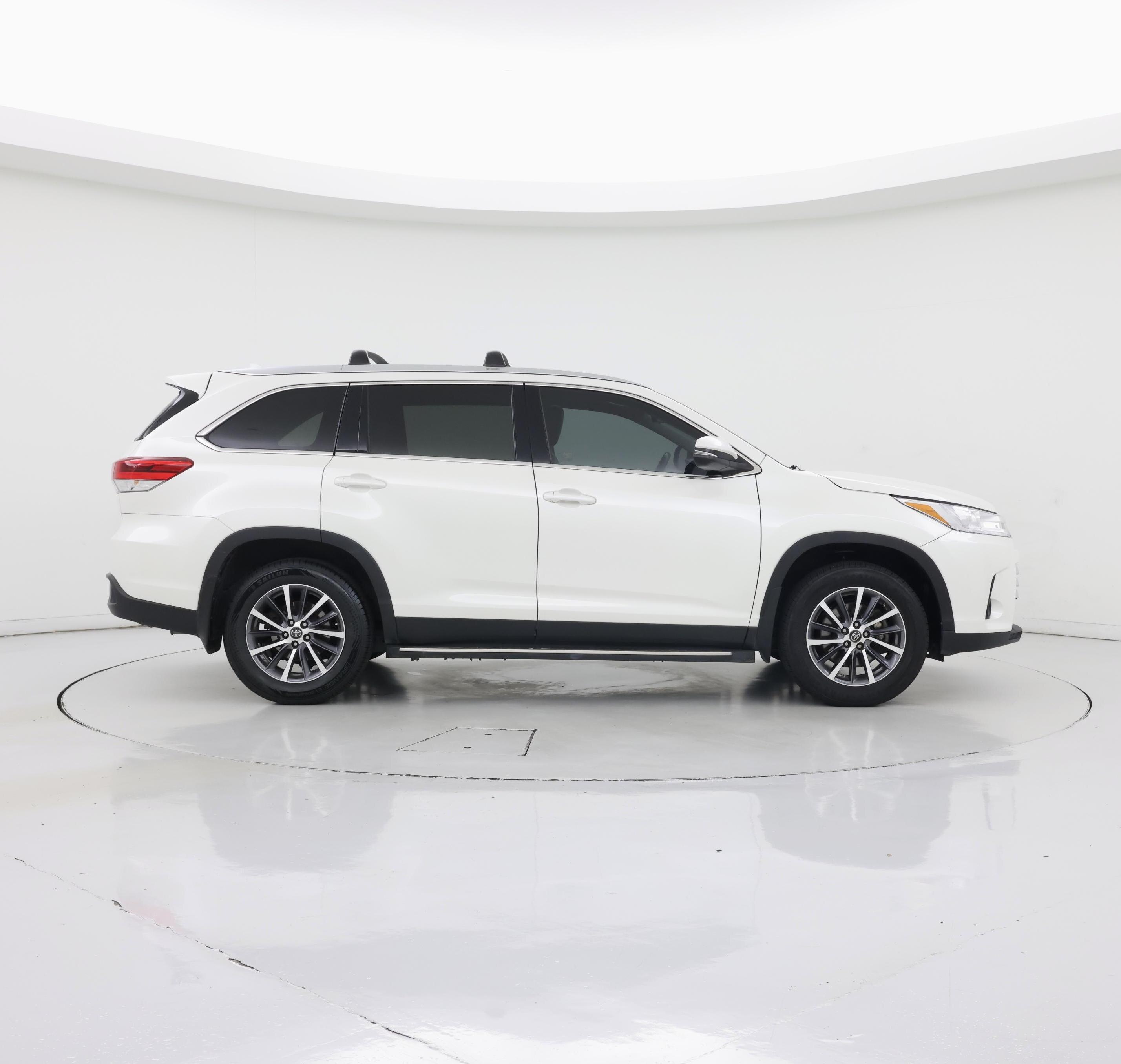 Thumbnail: 2019 Toyota Highlander - 7