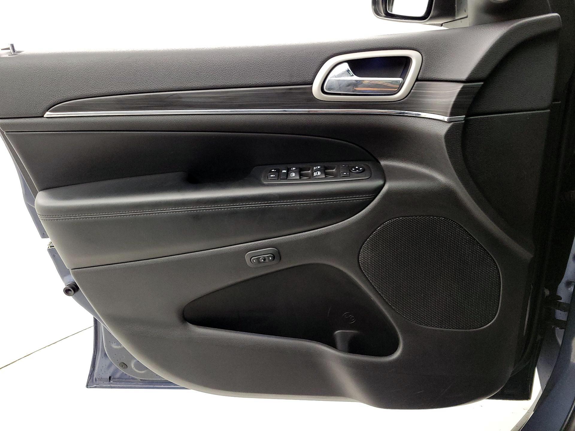 Thumbnail: 2021 Jeep Grand Cherokee - 12