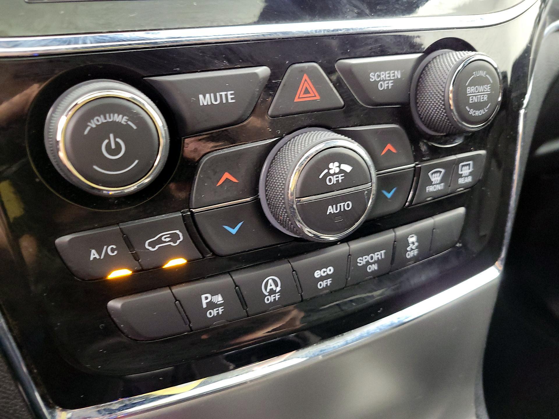 Thumbnail: 2021 Jeep Grand Cherokee - 17