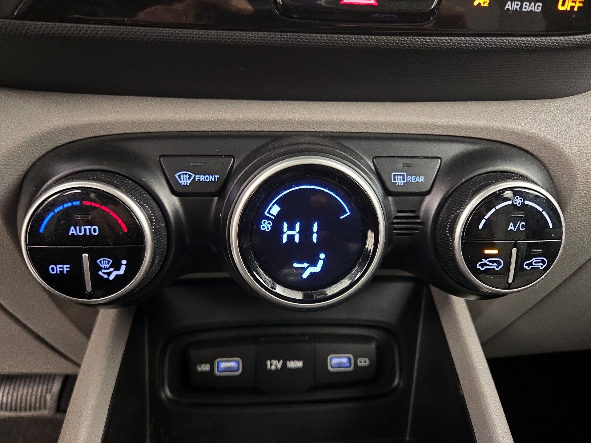 Thumbnail: 2022 Hyundai Venue - 16